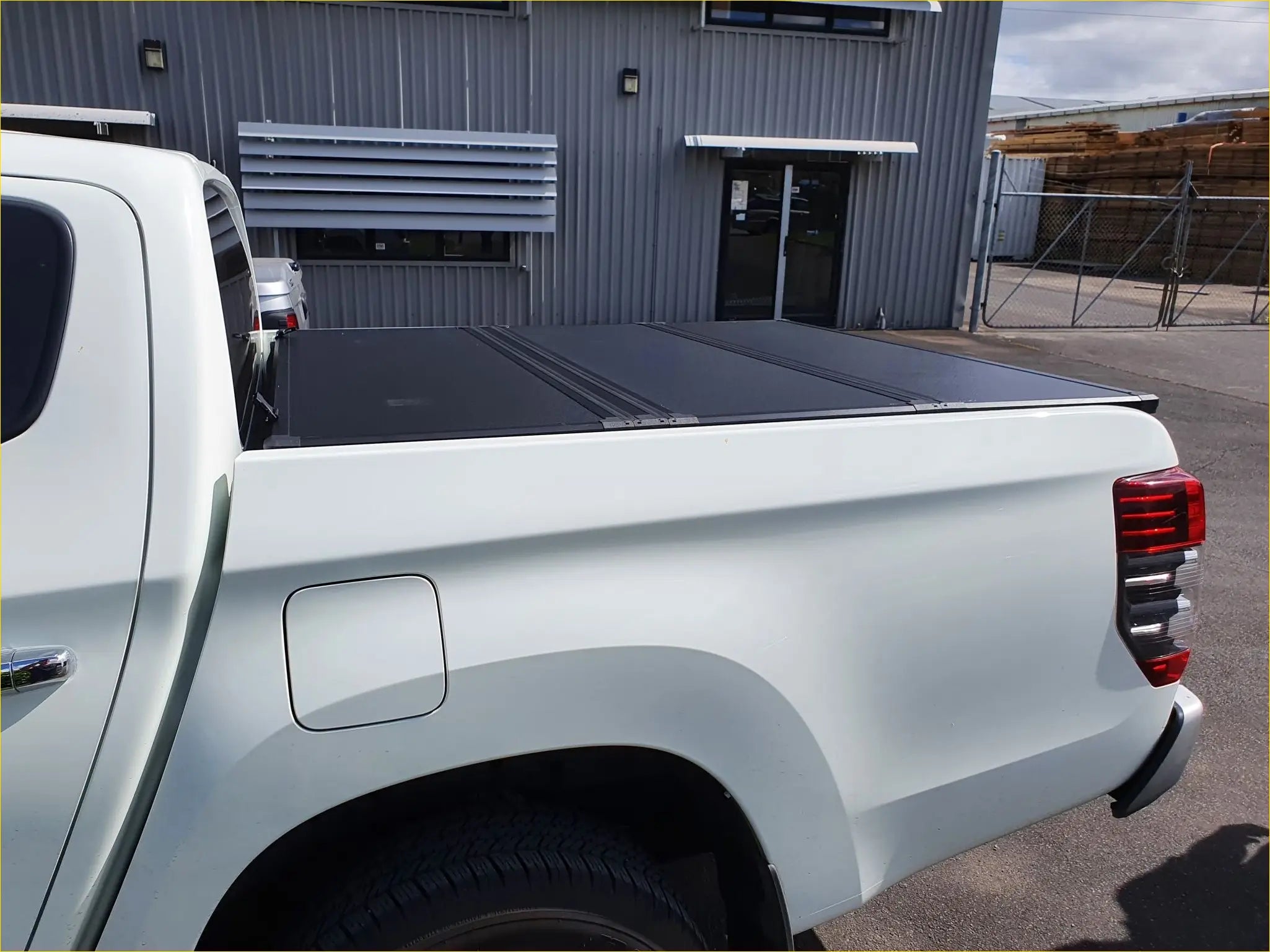 ALUMINIUM TRI FOLD HARDLID - TRITON 2015+