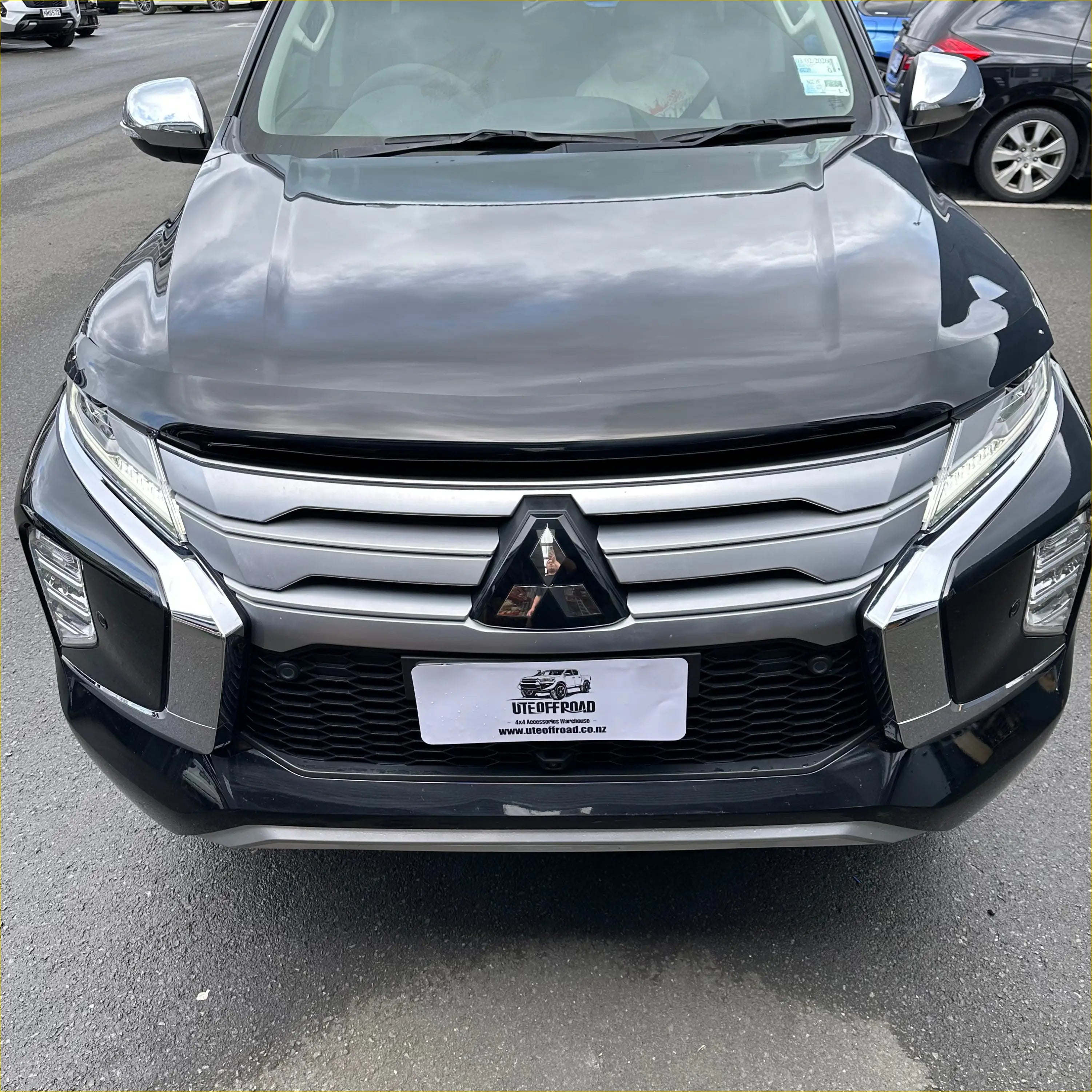 Bonnet Guard Protector Stone Mitsubishi Pajero 2019-2023 OEM