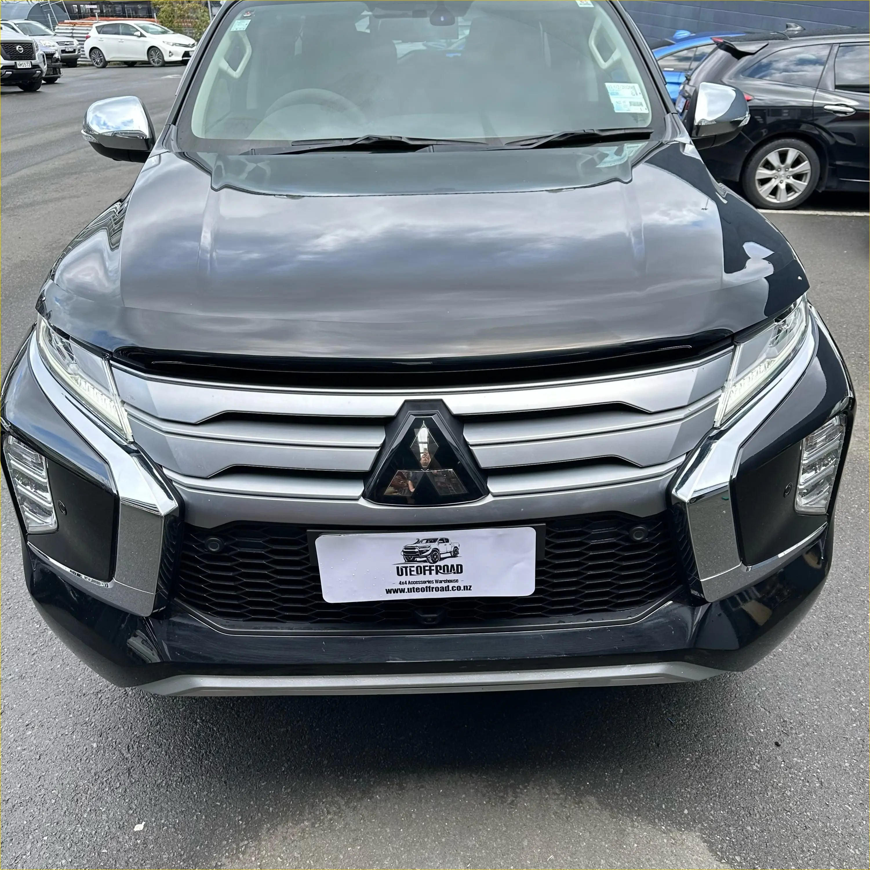 Bonnet Guard Protector Stone Mitsubishi Pajero 2019-2023 OEM