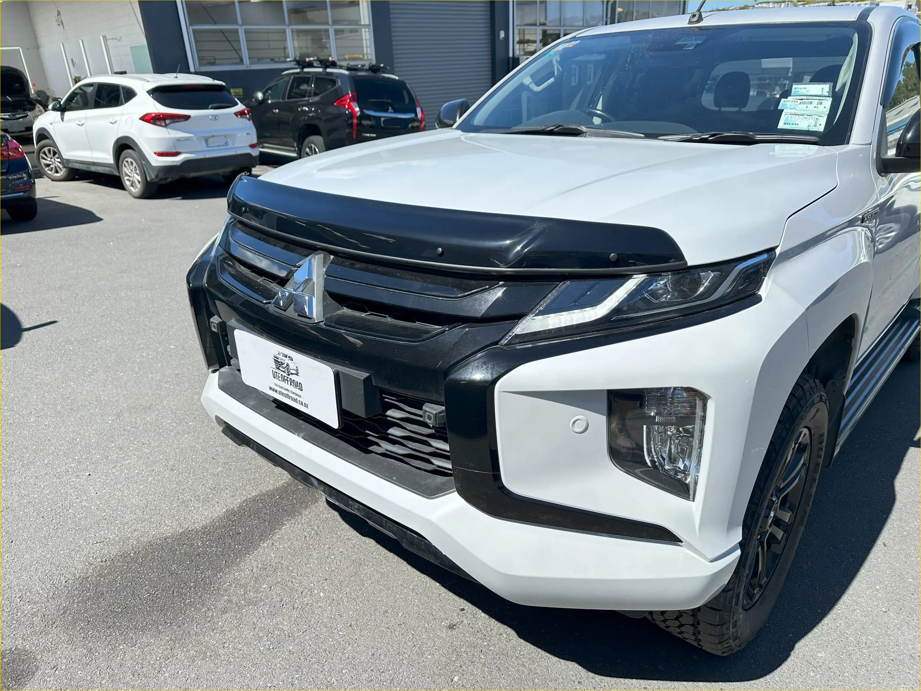 Bonnet Guard Protector Stone Mitsubishi Triton 2019-2023