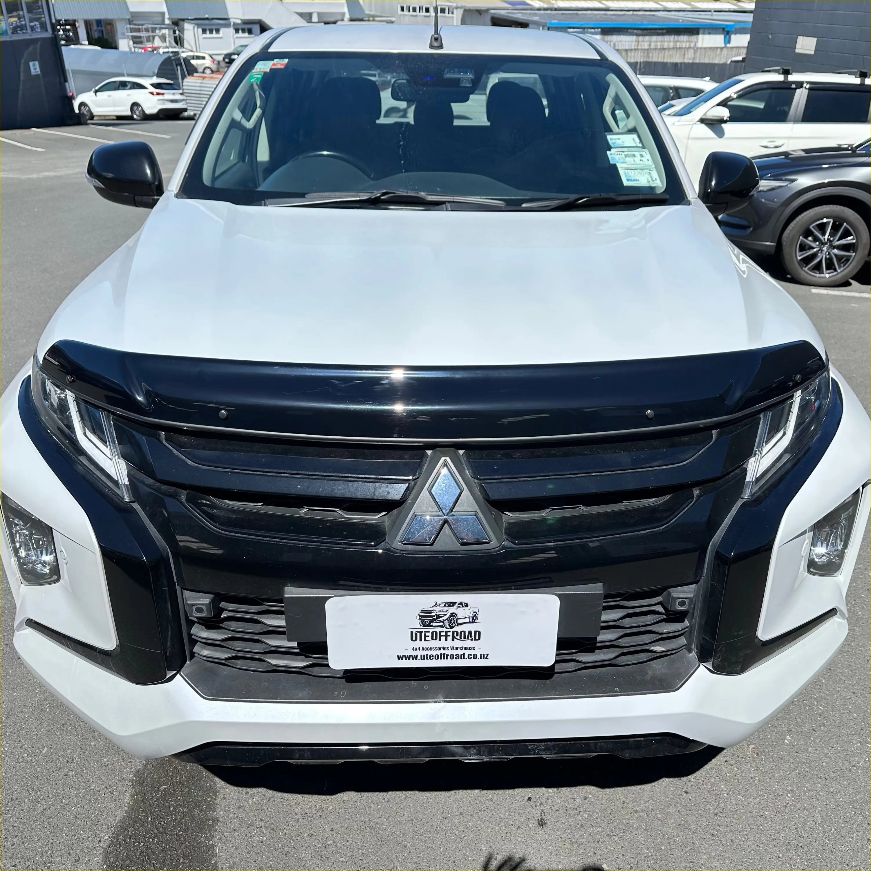 Bonnet Guard Protector Stone Mitsubishi Triton 2019-2023