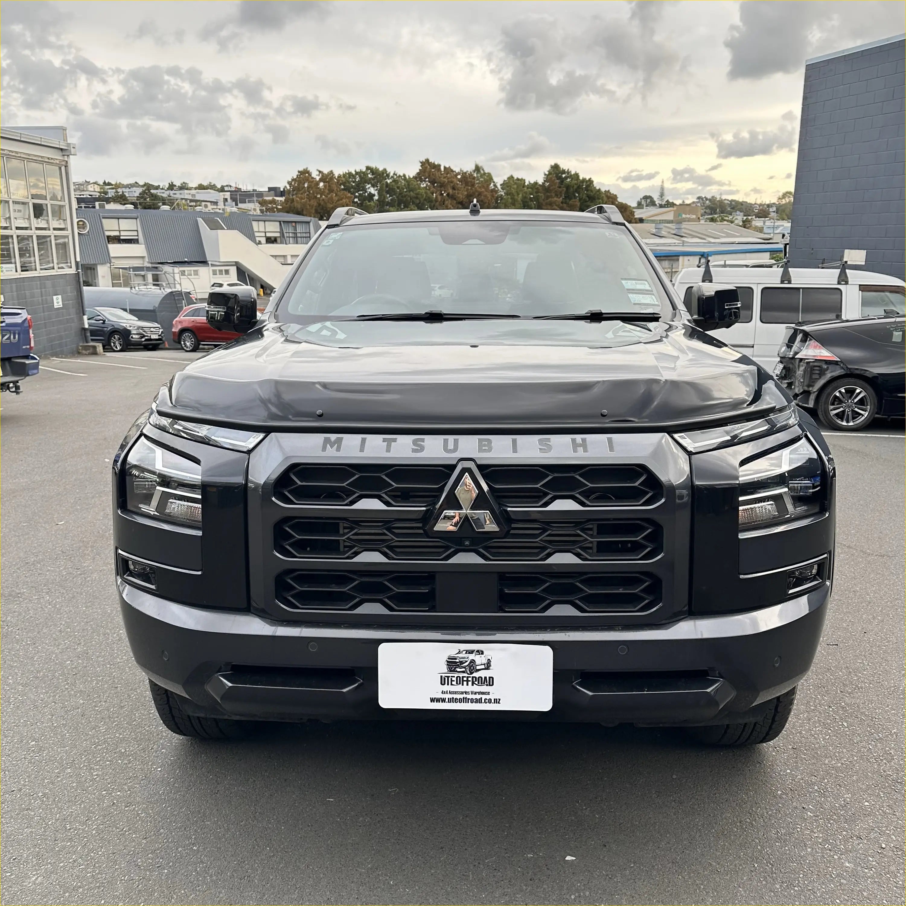 Bonnet Guard Protector Stone Mitsubishi Triton 2024+