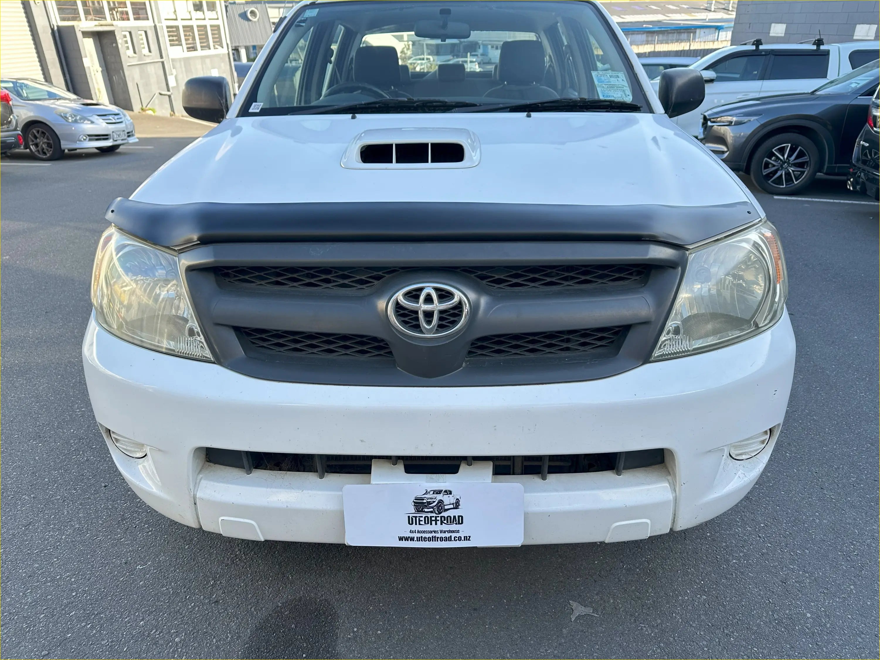 Bonnet Guard Protector Stone Toyota Hilux 2005-2012 Matte Black