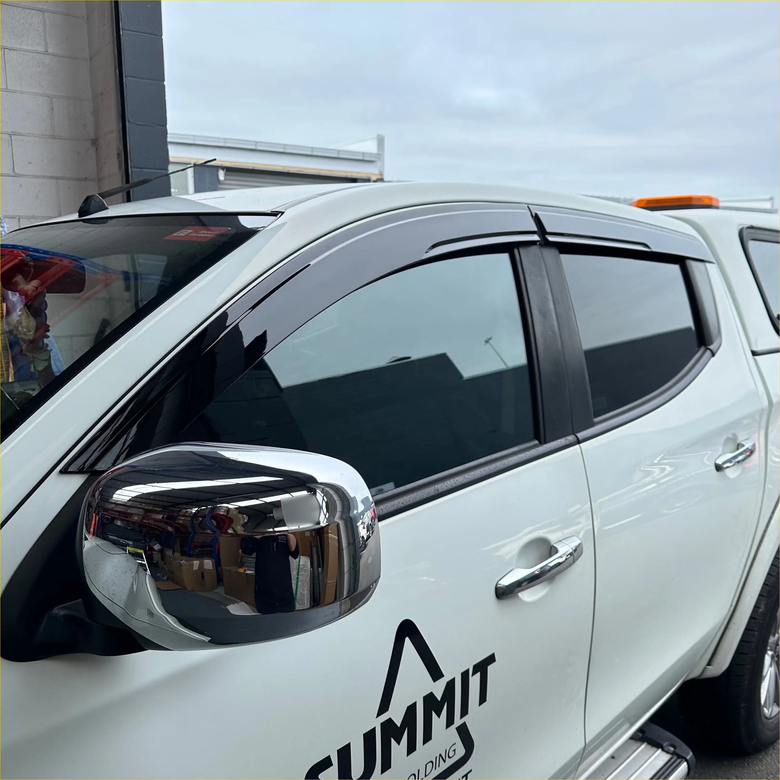 DOOR VISORS/ WINDOW MONSOONS Weather Shields Mitsubishi Triton - Monsoons