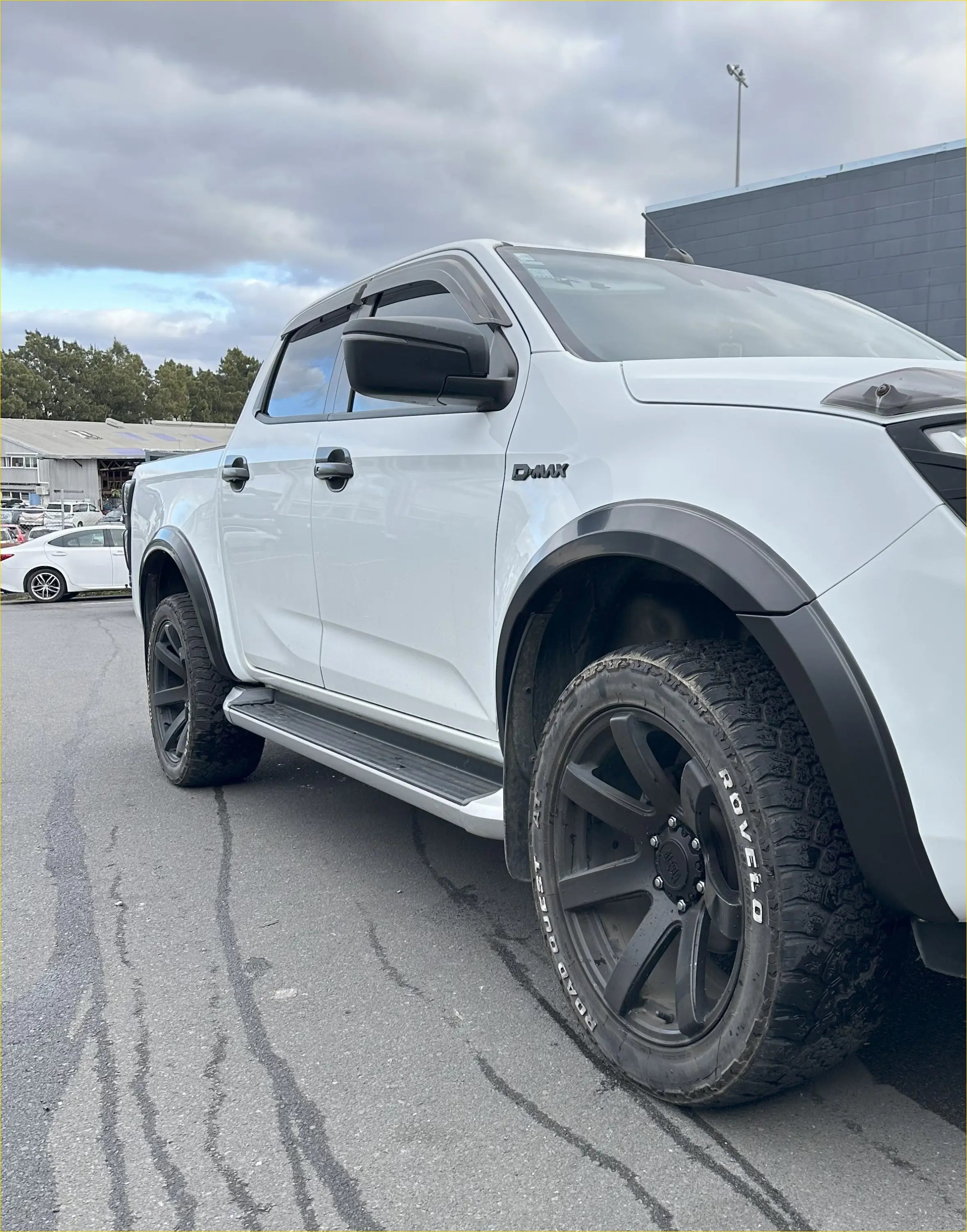 Fender Flare 4-Inch Isuzu D-Max 2024+ Matte Black