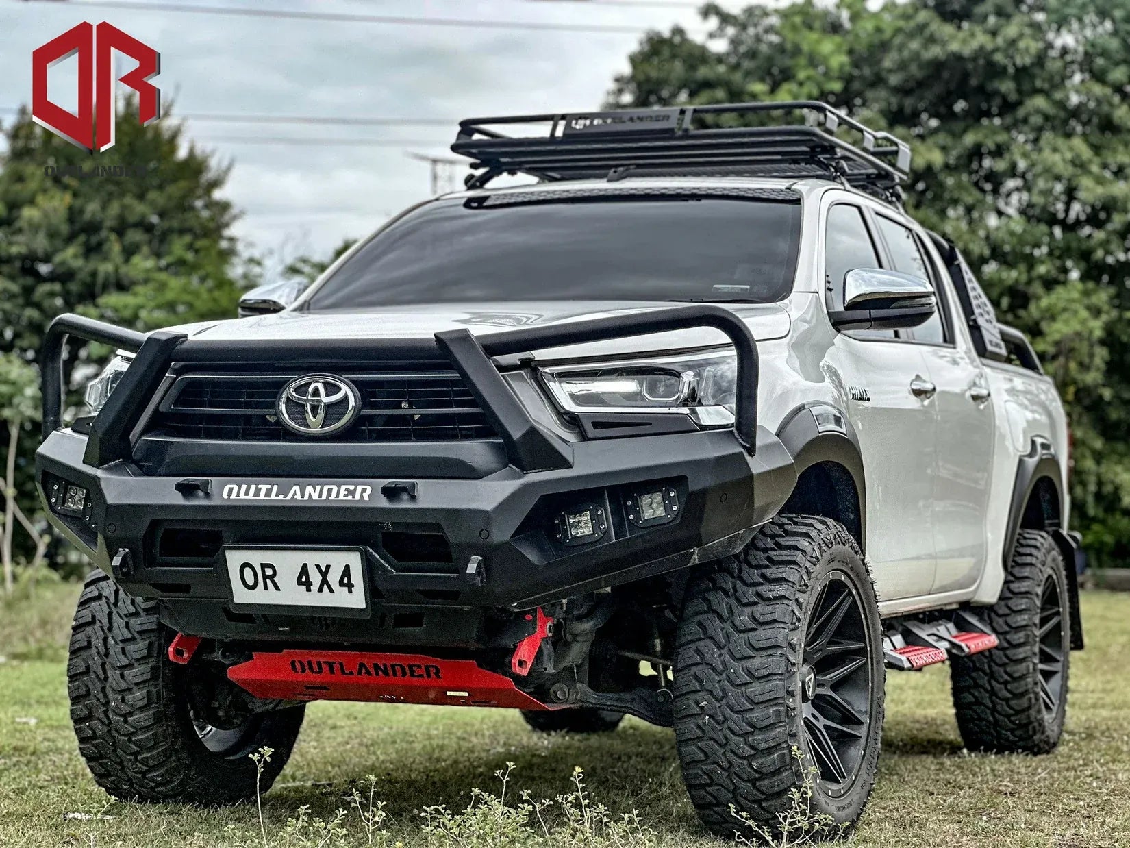 Outlander 4x4 Toyota Hilux 2020 - 2025 Bull Bar | Loop