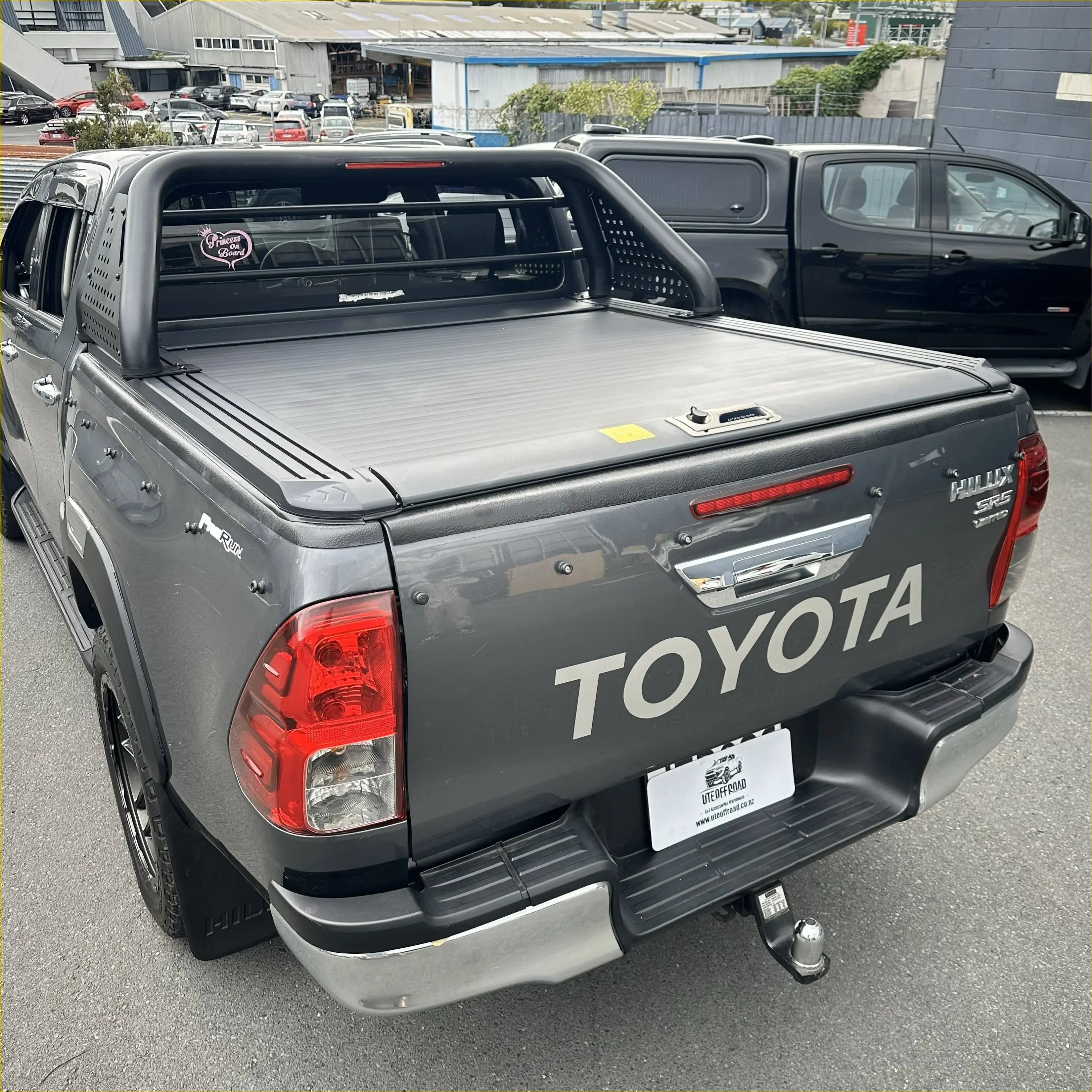 Roll Bar T10 and Manual Roller Shutter for Toyota Hilux 2015-2025