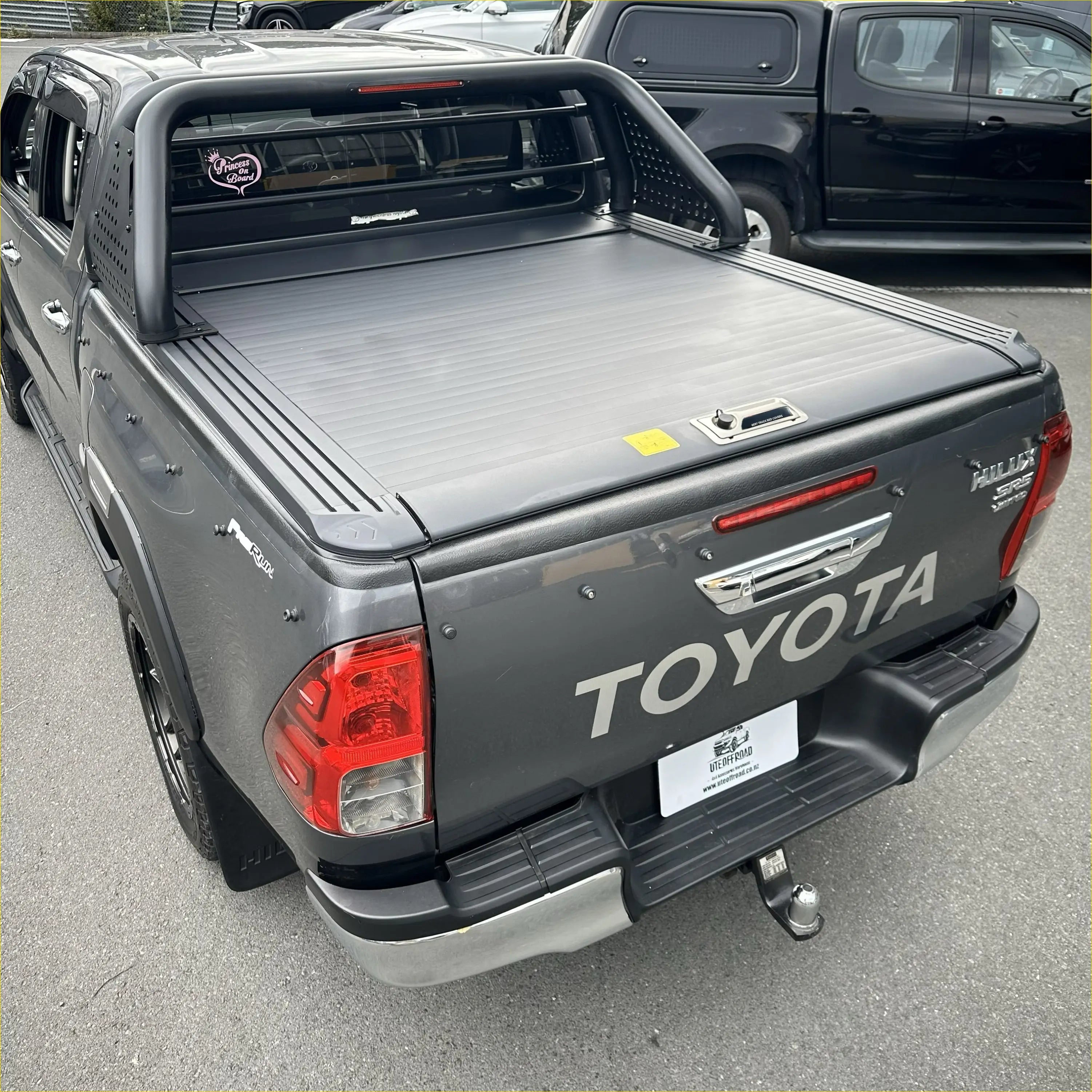 Roll Bar T10 and Manual Roller Shutter for Toyota Hilux 2015-2025