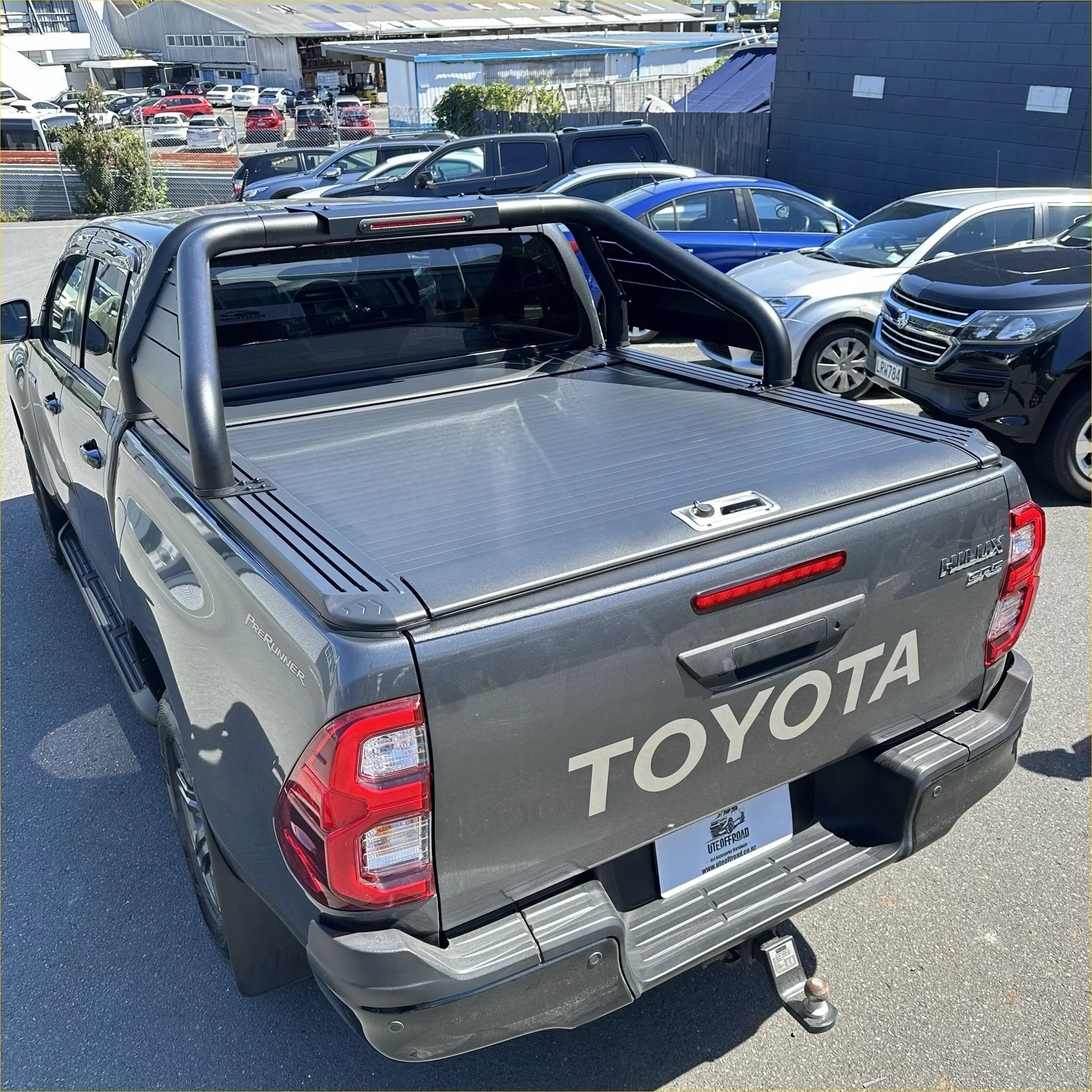 Roll Bar T20 and Manual Roller Shutter for Toyota Hilux 2015-2025