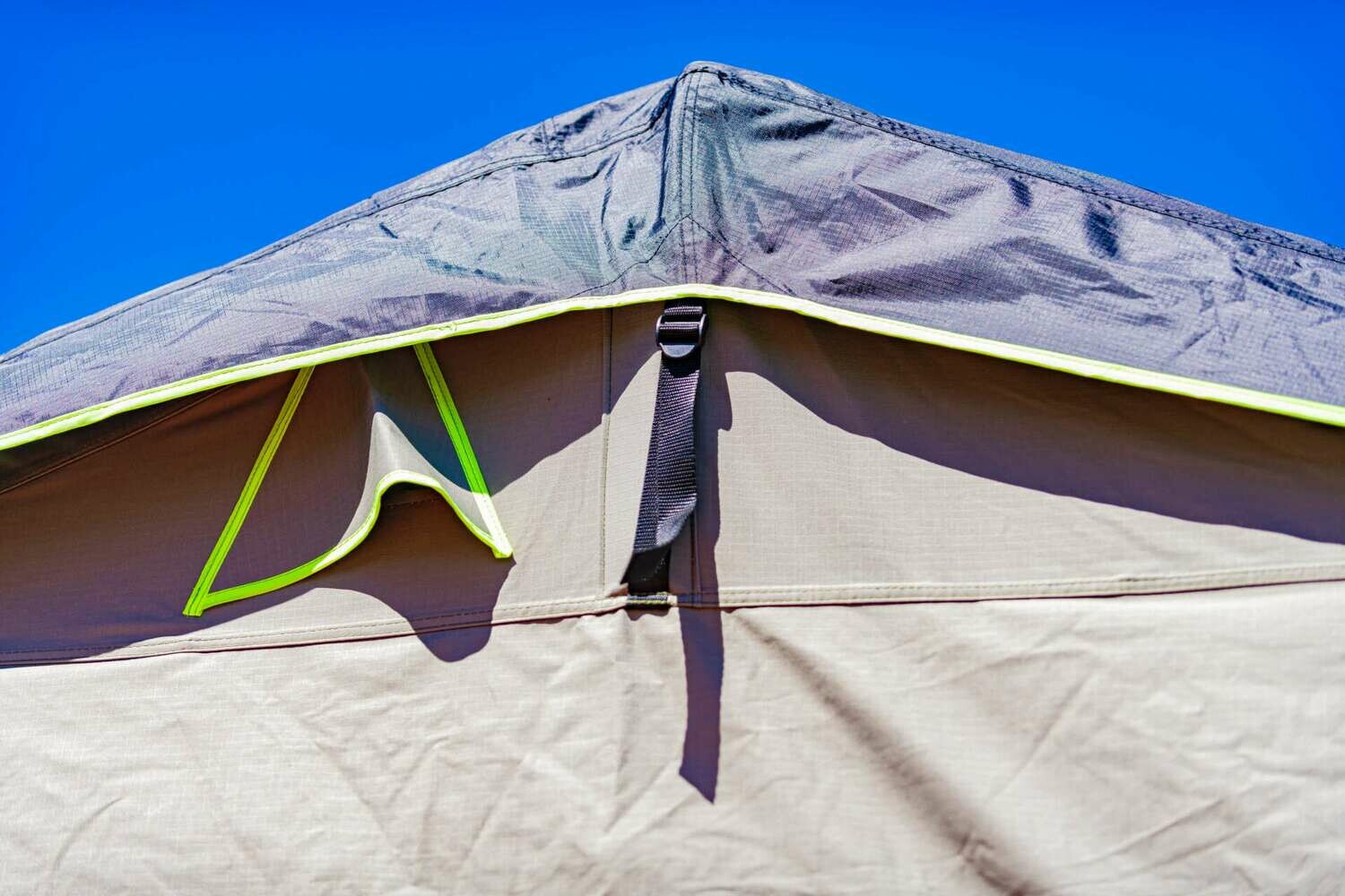 Roof Top Tent SRT01E-120 | Perfect Pitched Rooftop Tents