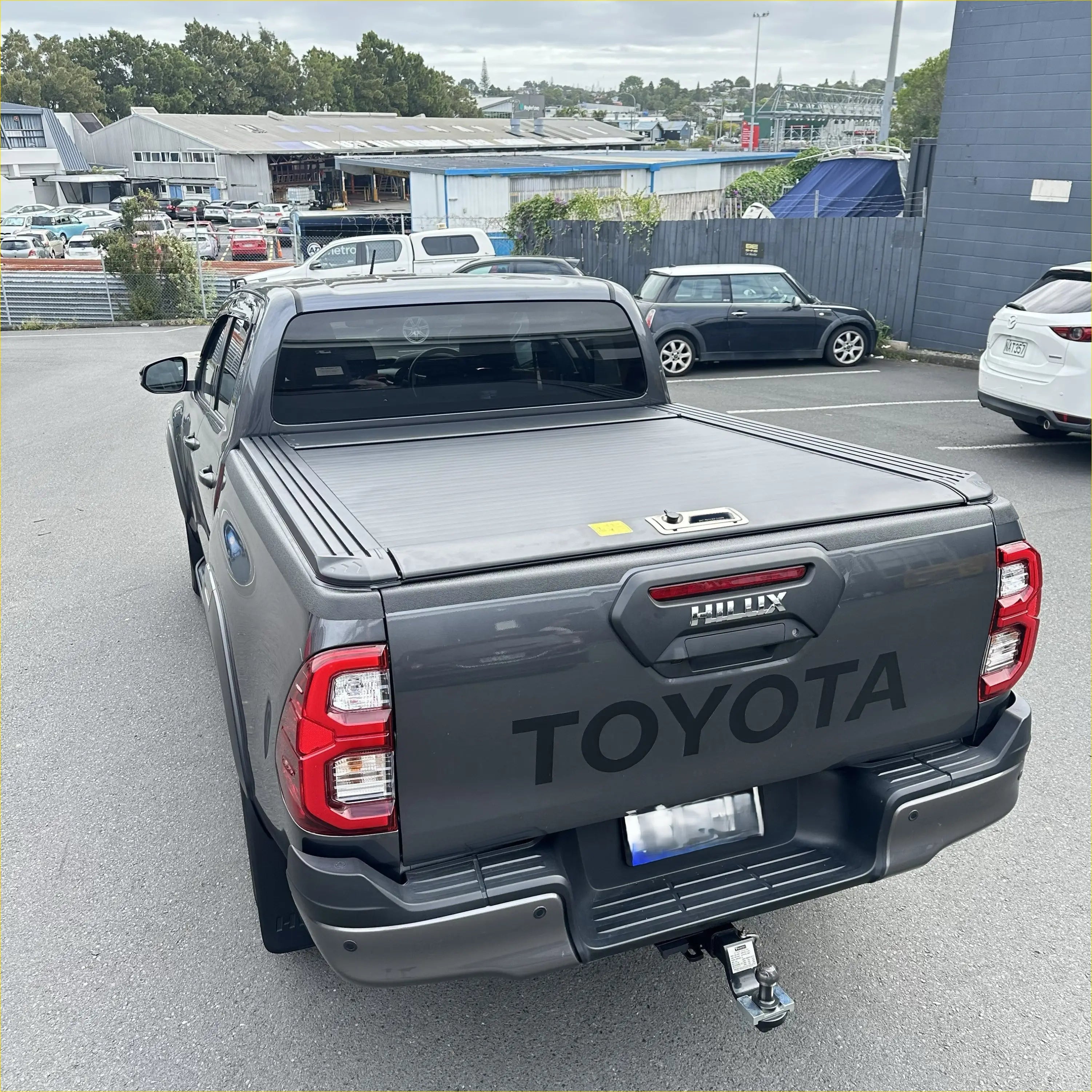 Ruggedized Manual Roller Shutter/Tonneau Cover for Toyota Hilux - Shutter