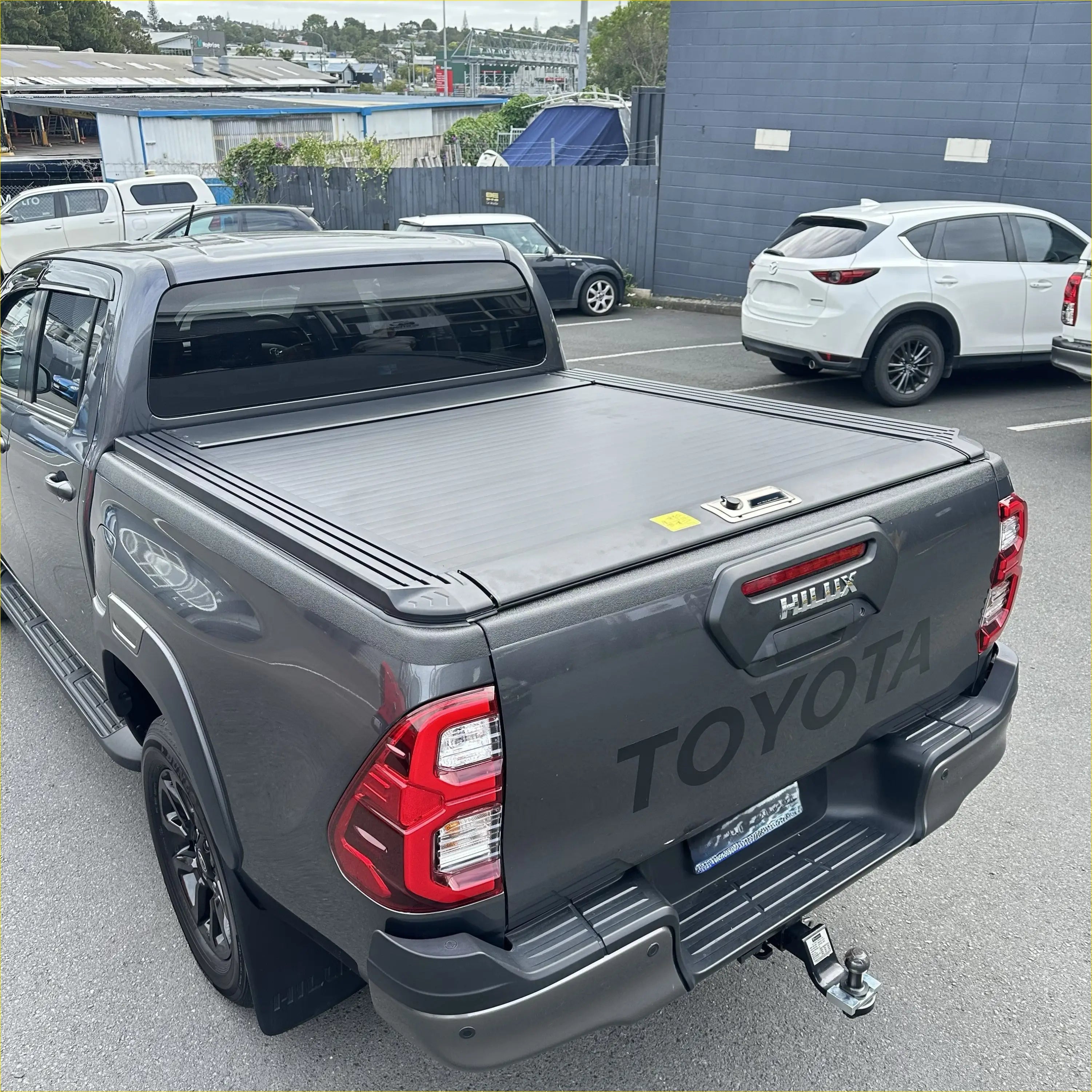 Ruggedized Manual Roller Shutter/Tonneau Cover for Toyota Hilux - Shutter