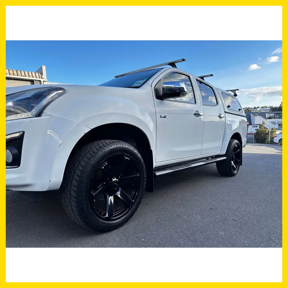 Running Board 4 inch Oval Tube Black Stainless Steel D-Max 2021-2023