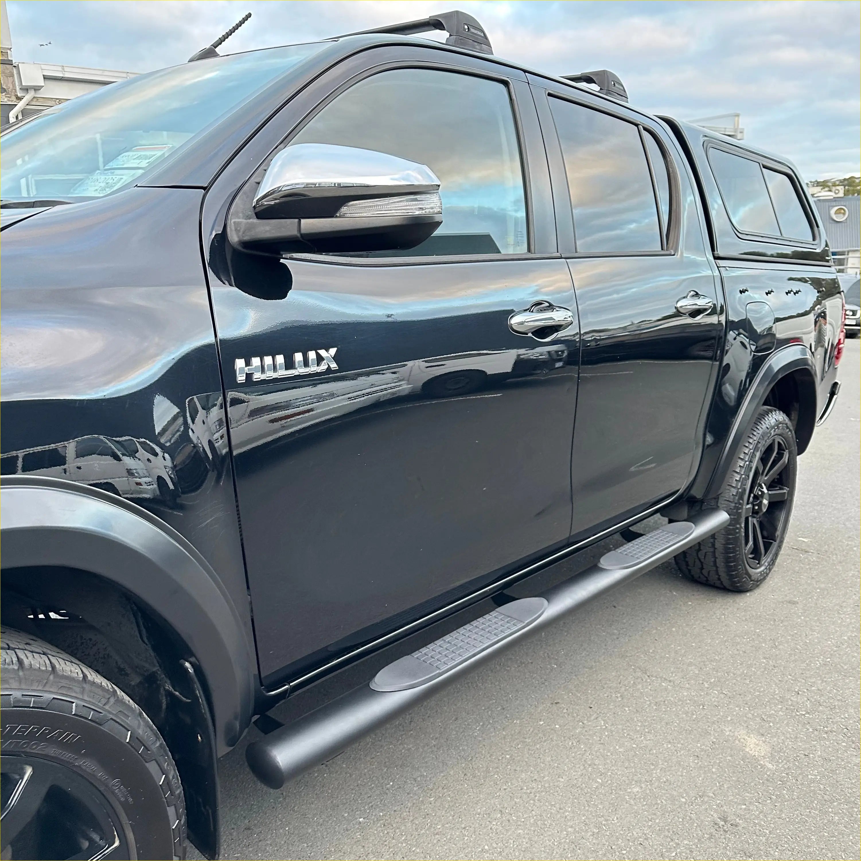 Running Board 4 inch Oval Tube Black Stainless Steel Hilux