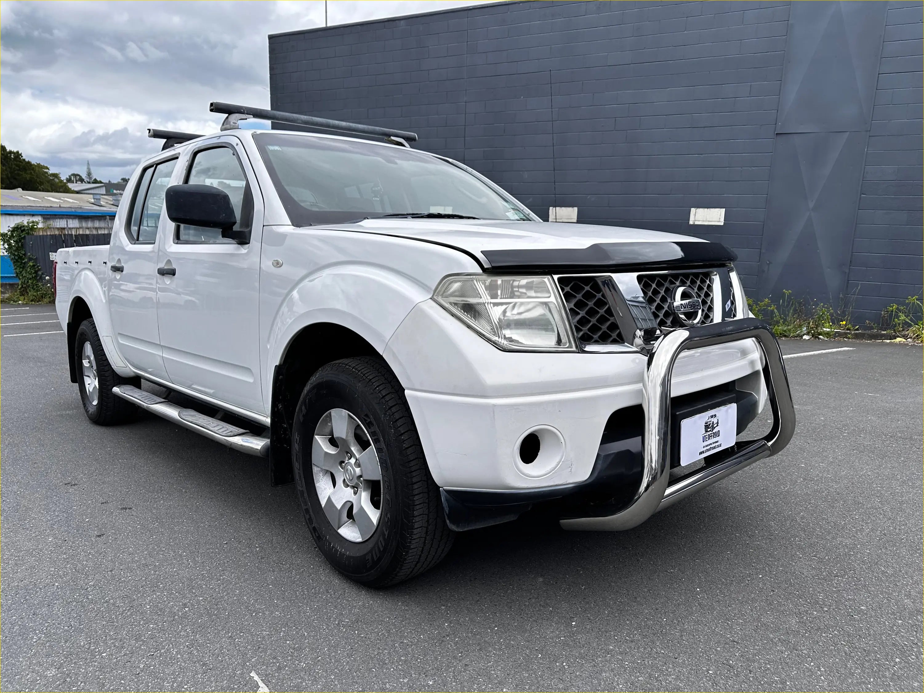 Stainless Steel Nudge Bar Nissan Navara D40 2005-2015 Thai Model