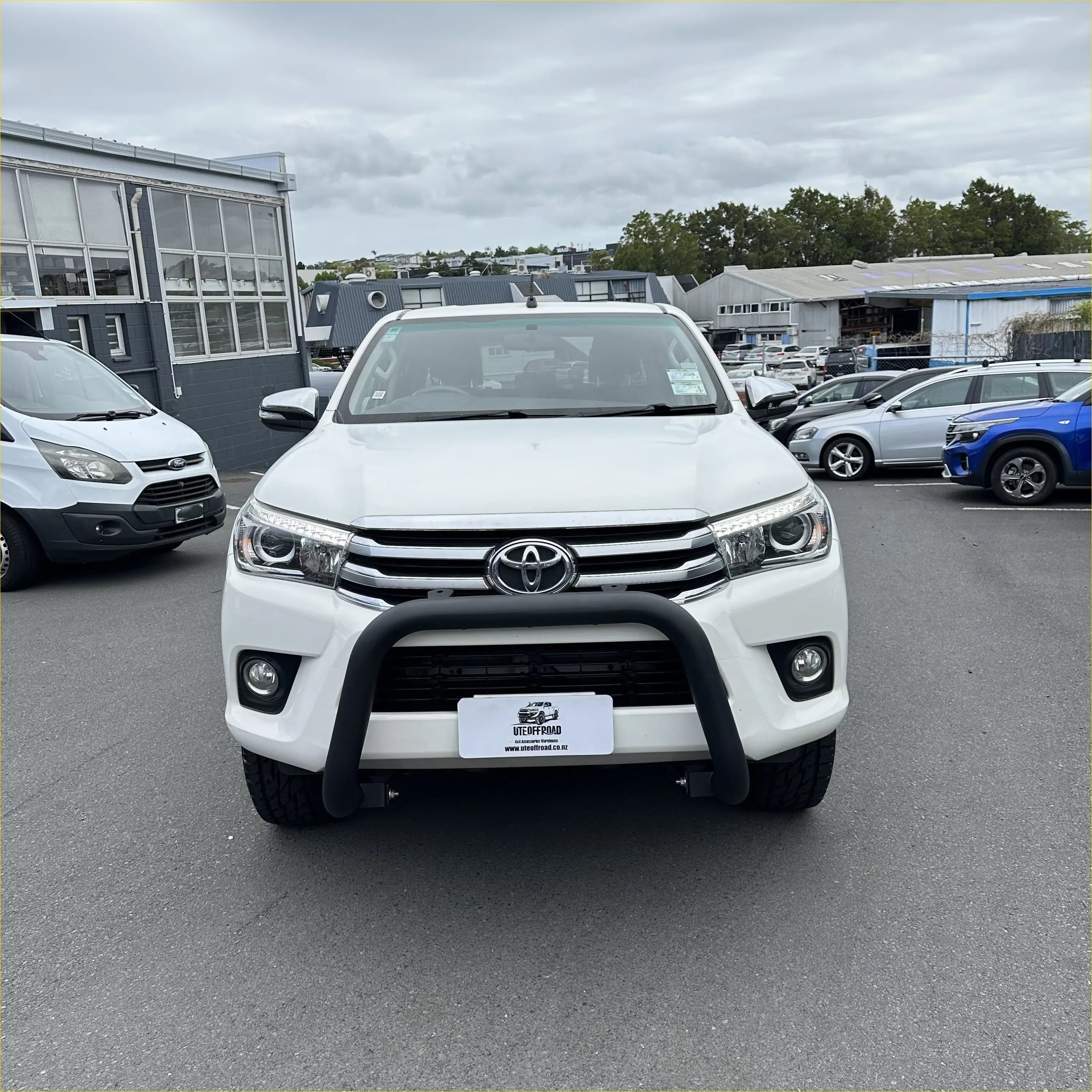 Stainless Steel Nudge Bar Toyota Hilux 2015-2020 Matte Black W2