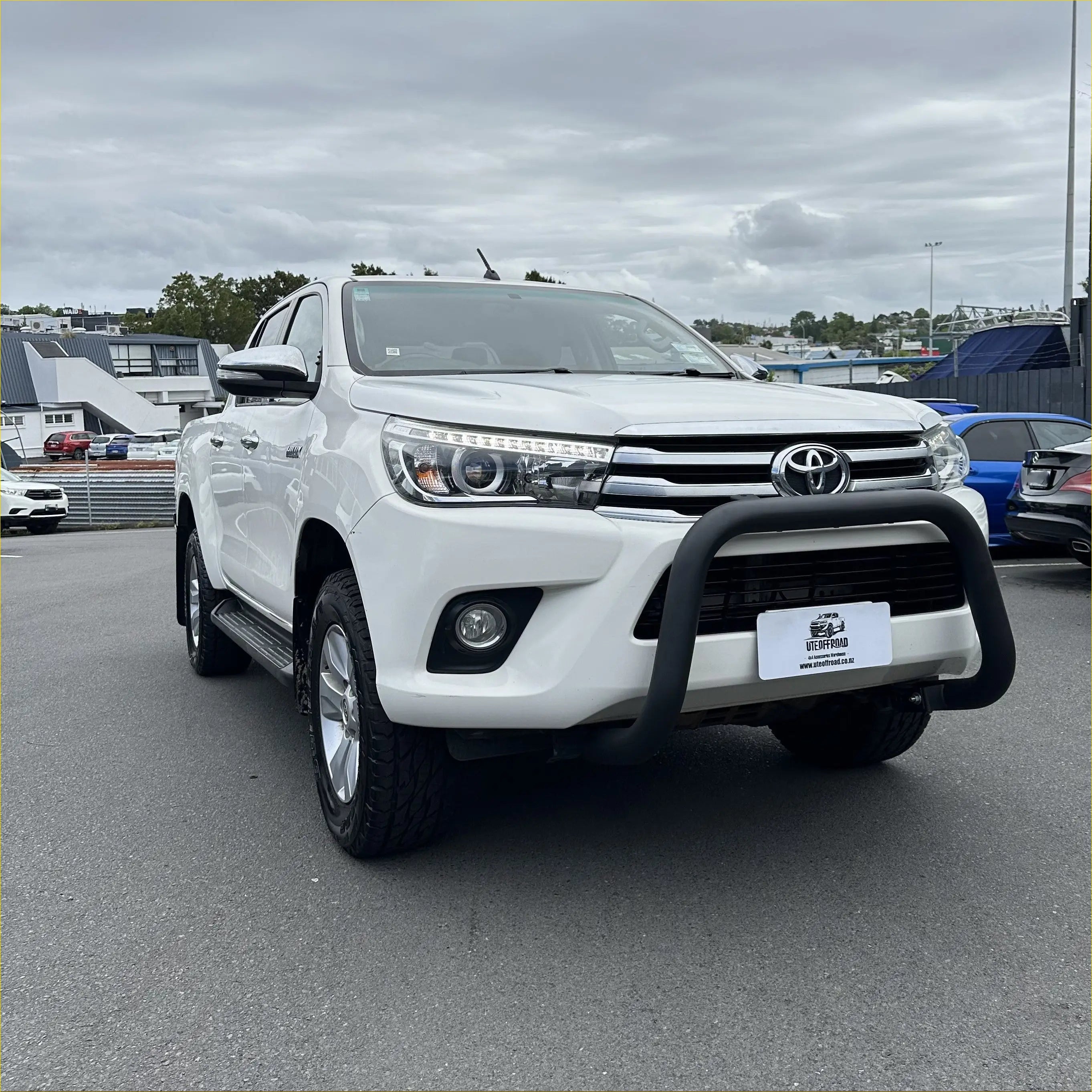 Stainless Steel Nudge Bar Toyota Hilux 2015-2020 Matte Black W2