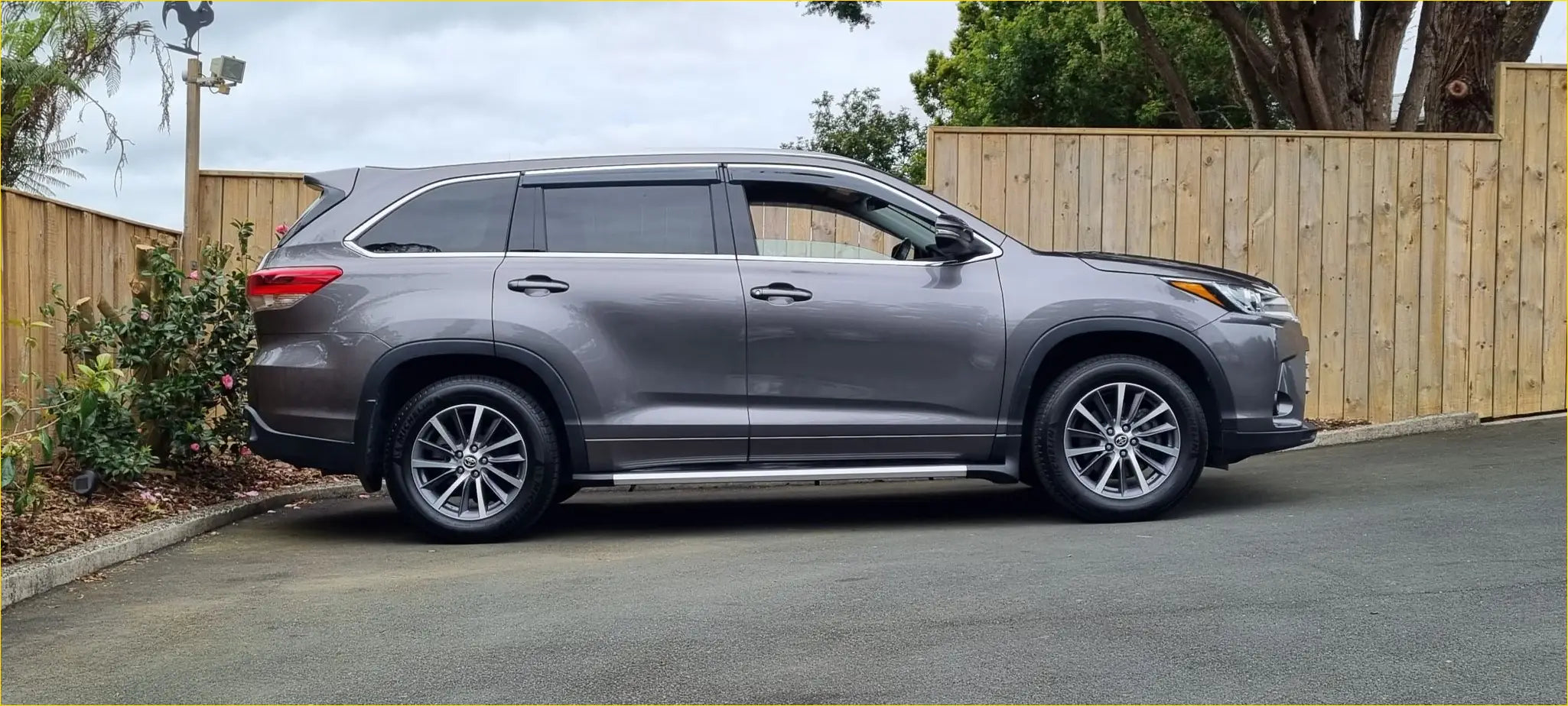 TOYOTA HIGHLANDER 2018+ SIDESTEPS/RUNNING BOARDS