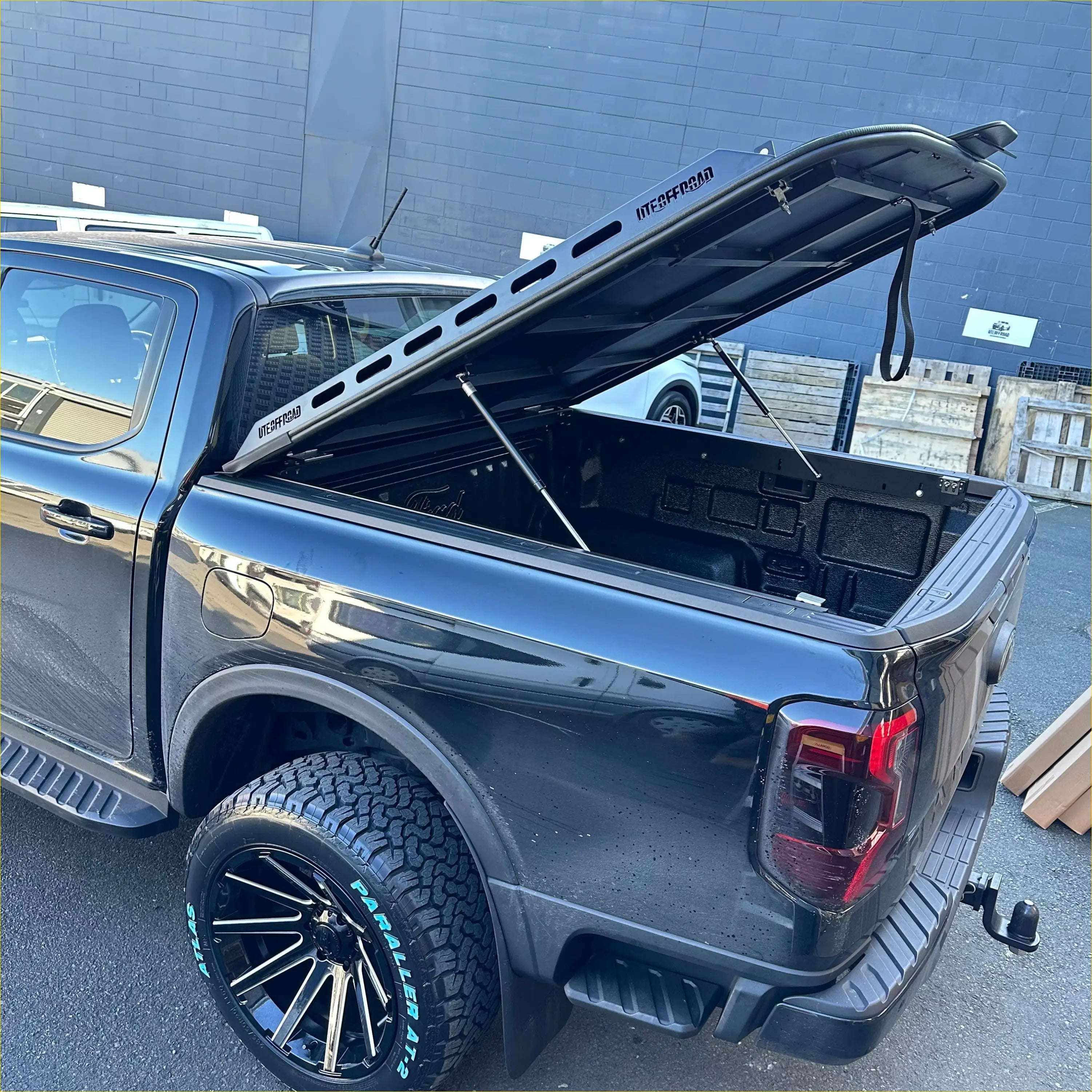 Aluminium Heavy-Duty Hard Lid for Toyota Hilux 2015-2020/2021+
