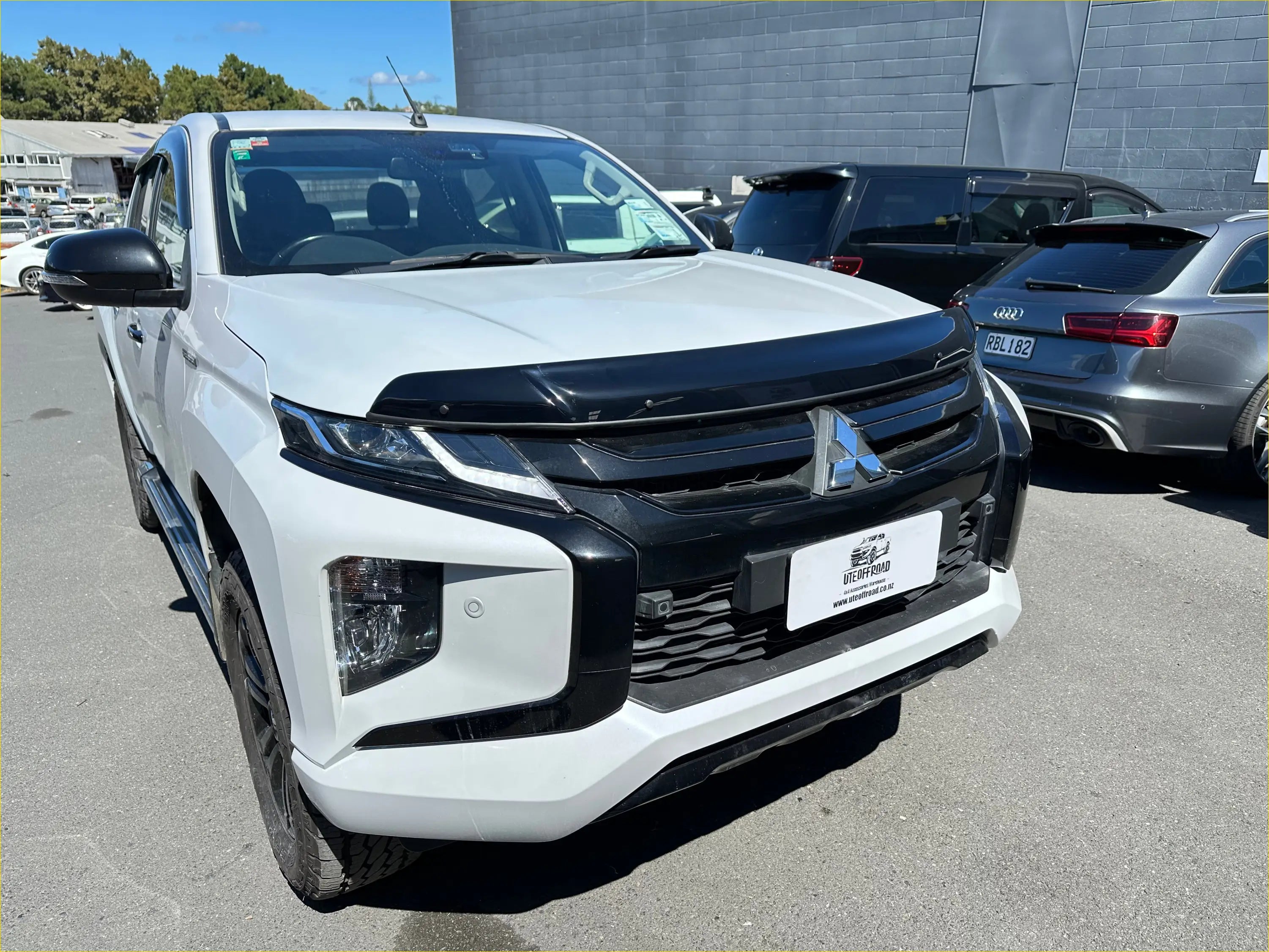 Bonnet Guard Protector Stone Mitsubishi Triton 2019-2023