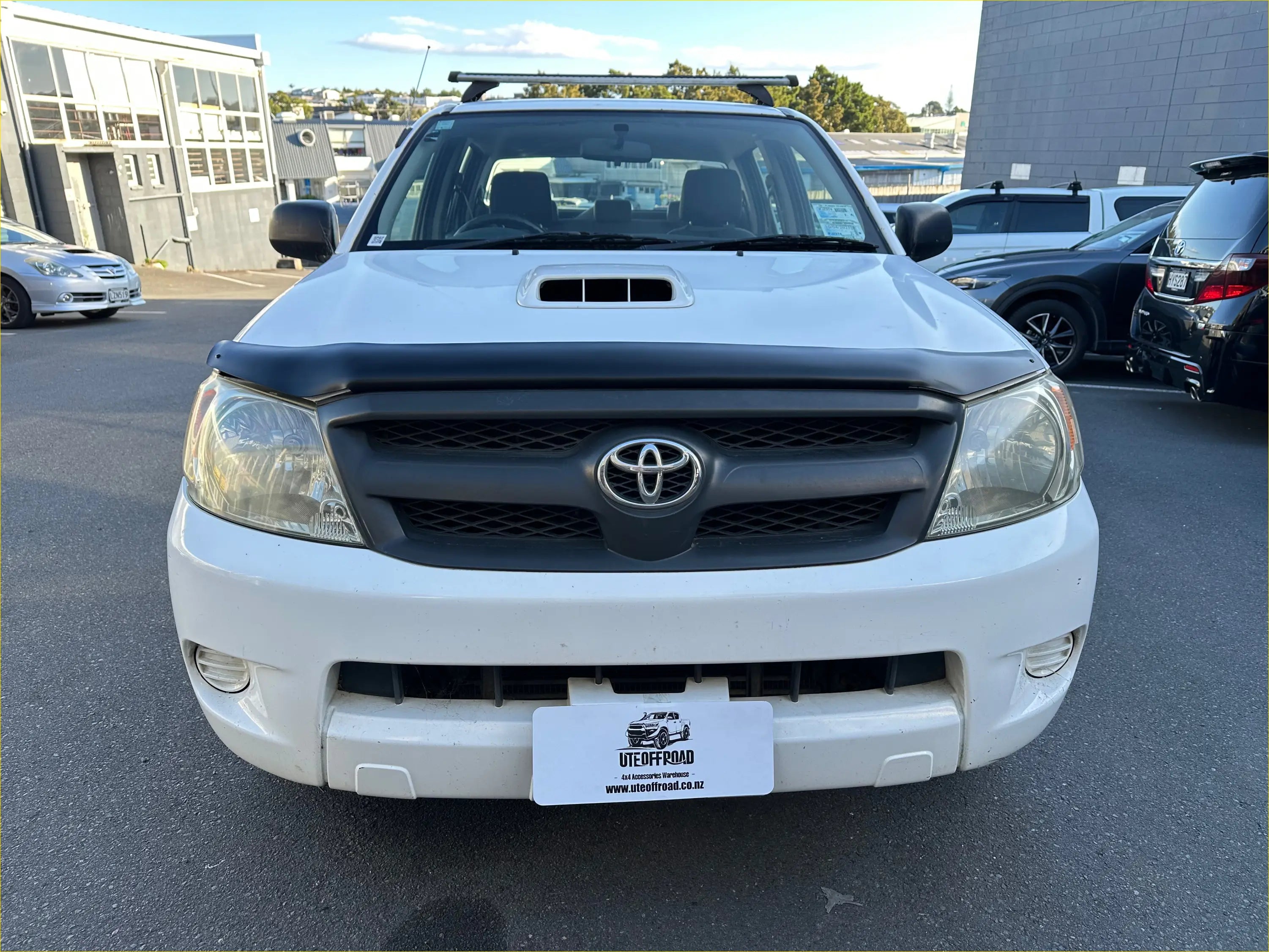 Bonnet Guard Protector Stone Toyota Hilux 2005-2012 Matte Black