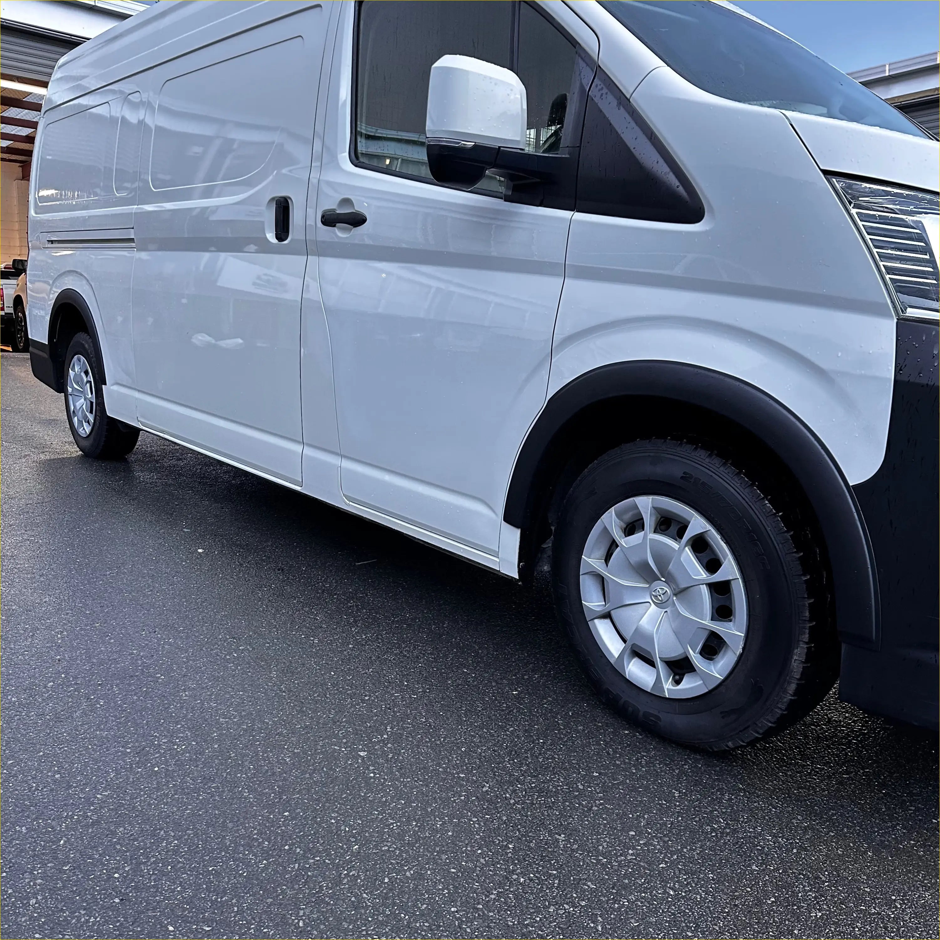 Fender Flare Hiace 19+ New shape ZX / Minibus Smooth Black