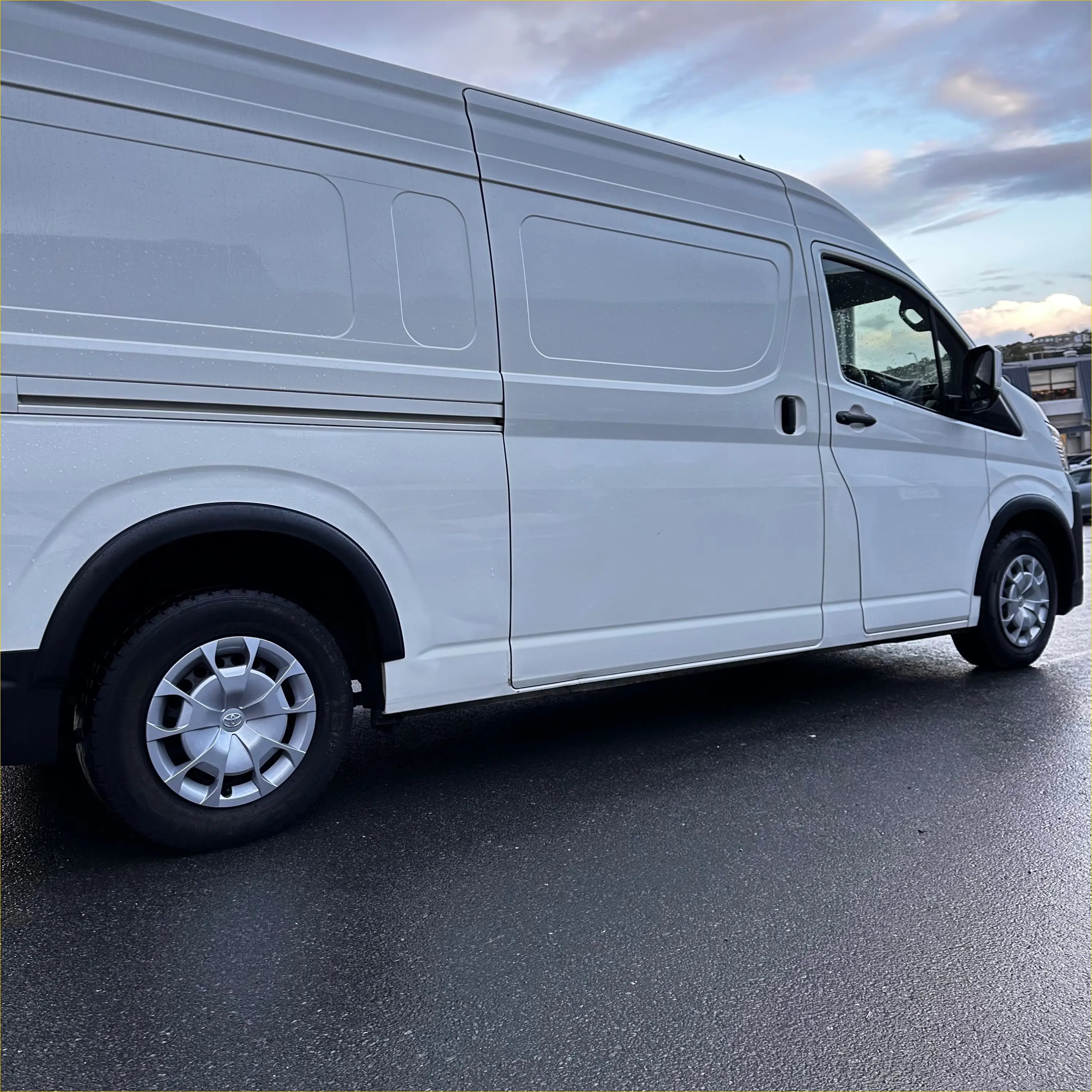 Fender Flare Hiace 19+ New shape ZX / Minibus Smooth Black