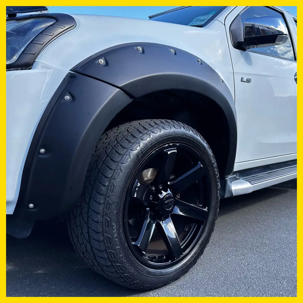 Fender Flare Isuzu D-Max 2016-2020 9-Inch Bolt Style Matte Black