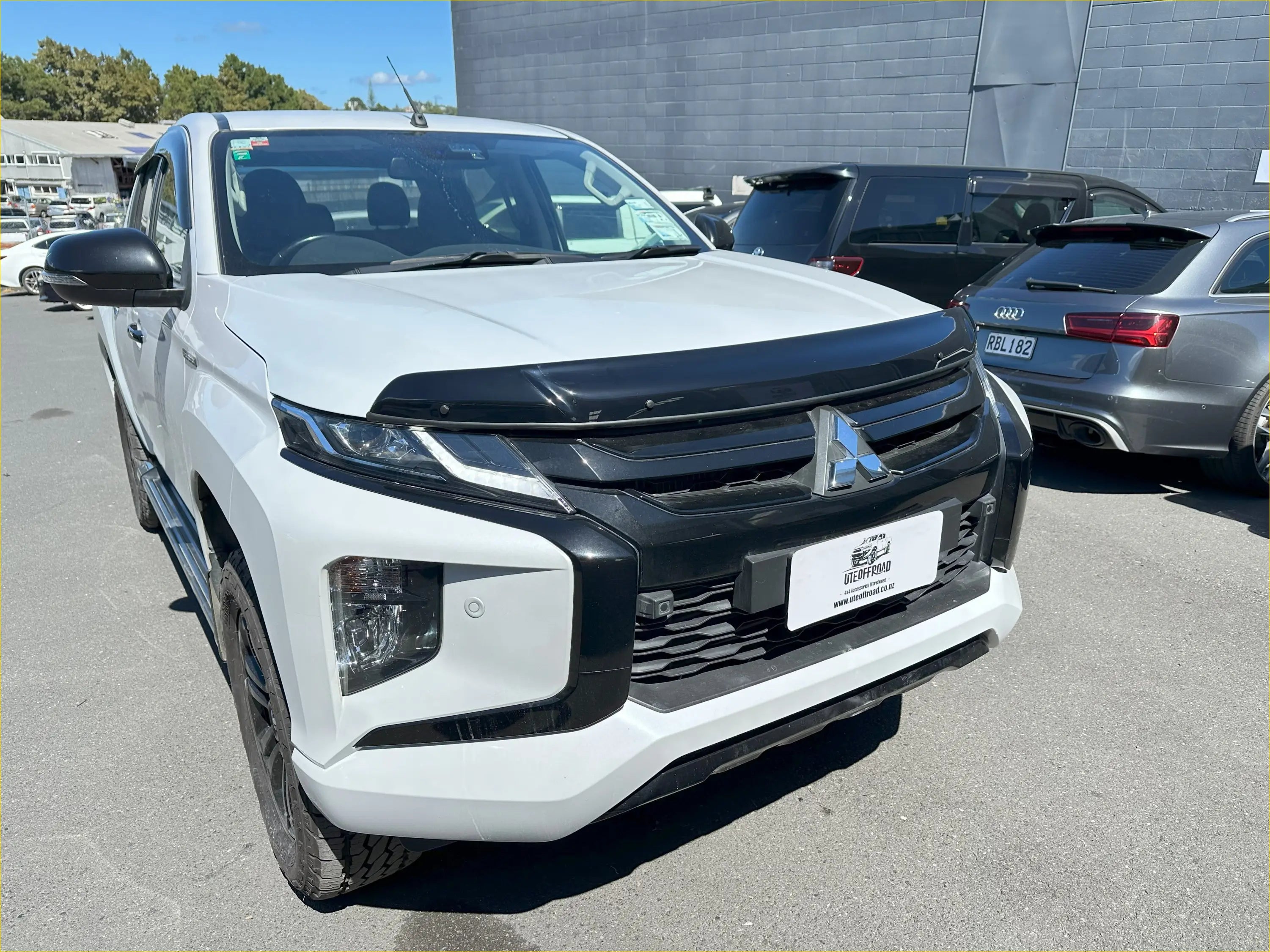 Monsoon and Bonnet Guard Aftermarket Style Mitsubishi Triton 2019-2023 - Door Visor &