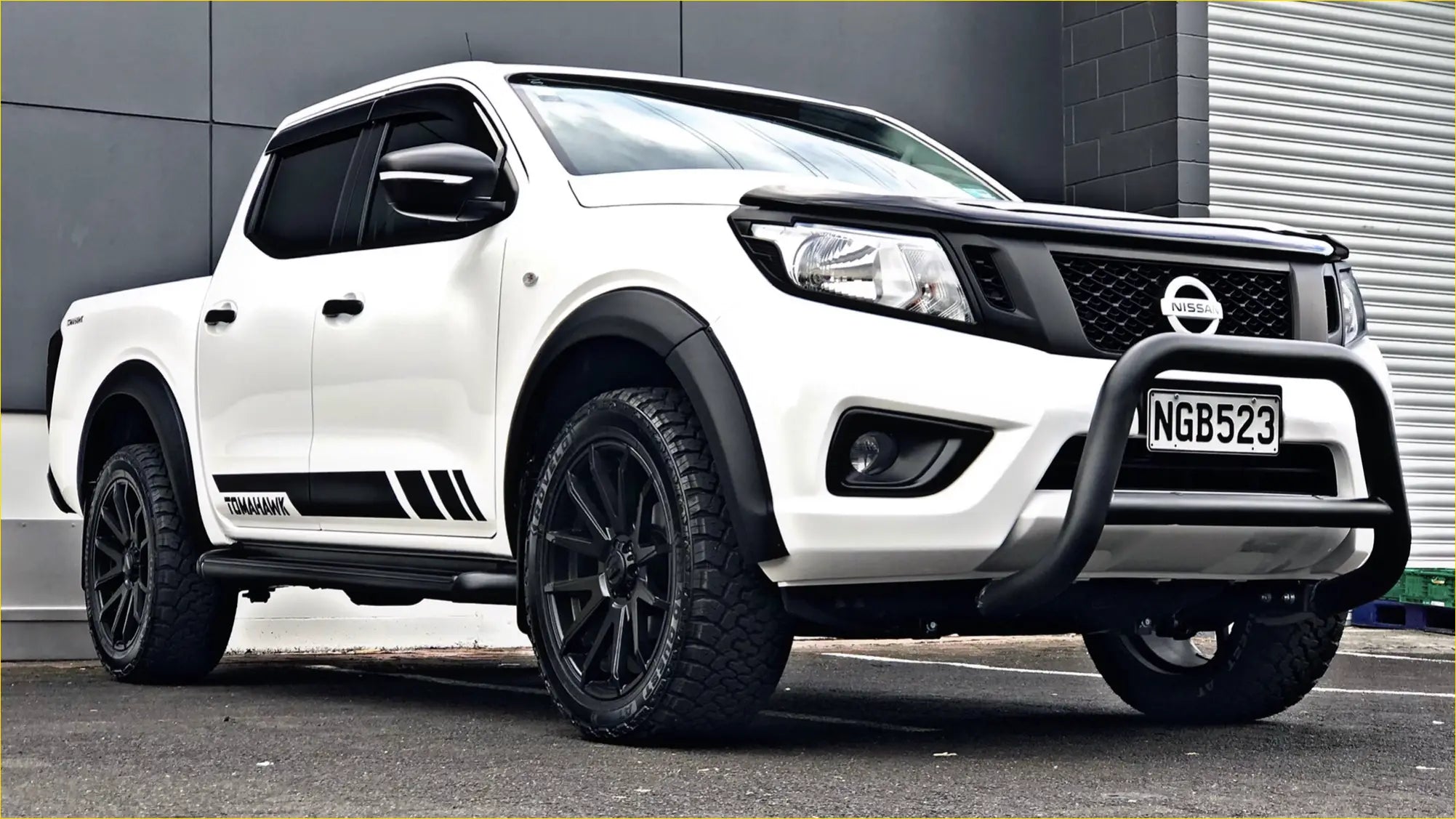NISSAN NAVARA BONNET GUARD & VISOR COMBO 2016-2020