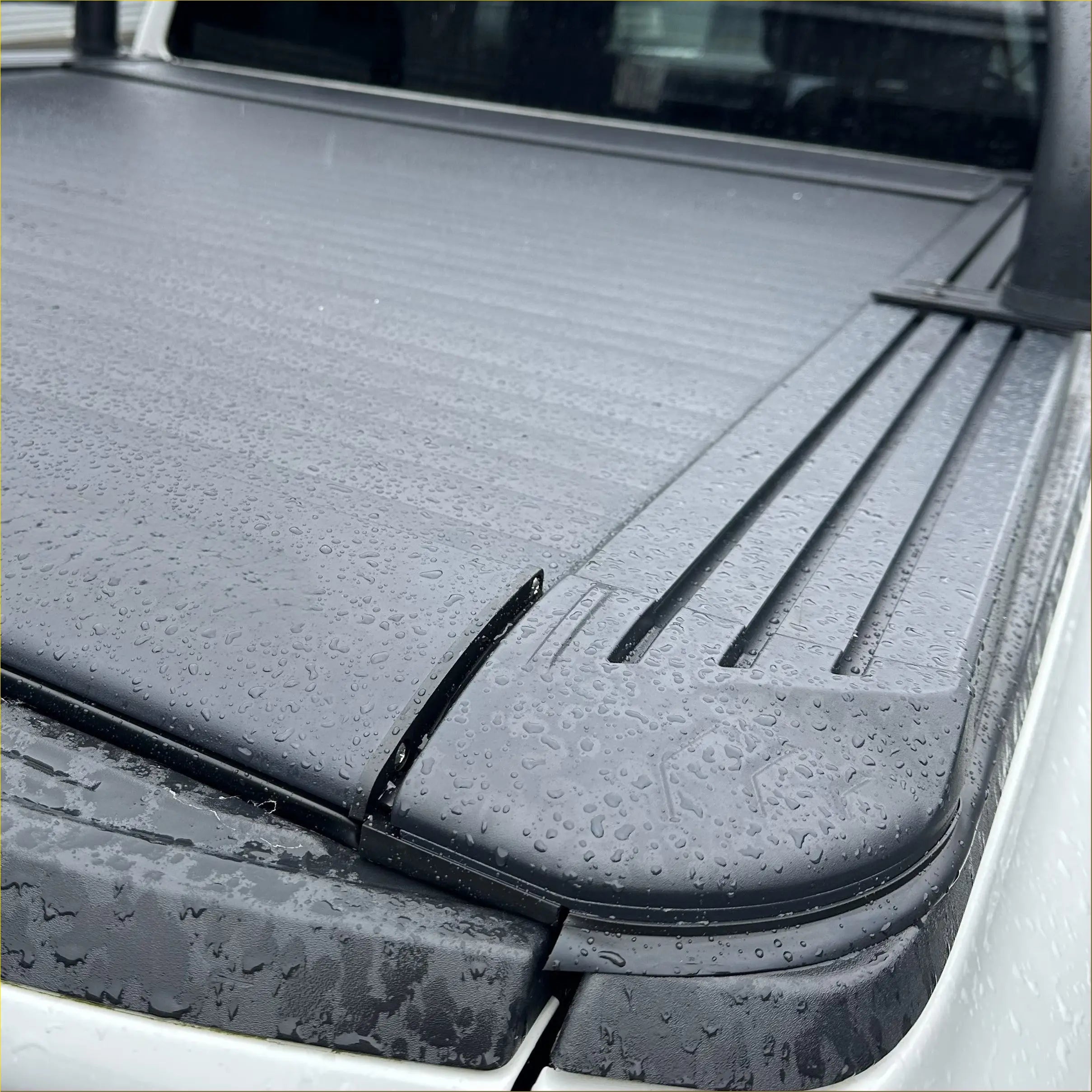 Roll Bar T10 and Manual Roller Shutter for Ford Ranger 2022+ Free