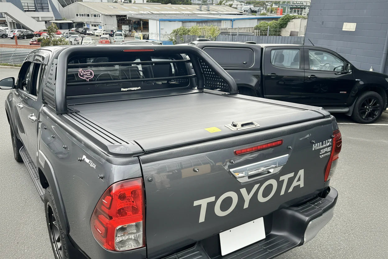 Roll Bar T10 and Manual Roller Shutter for Toyota Hilux 2015-2025