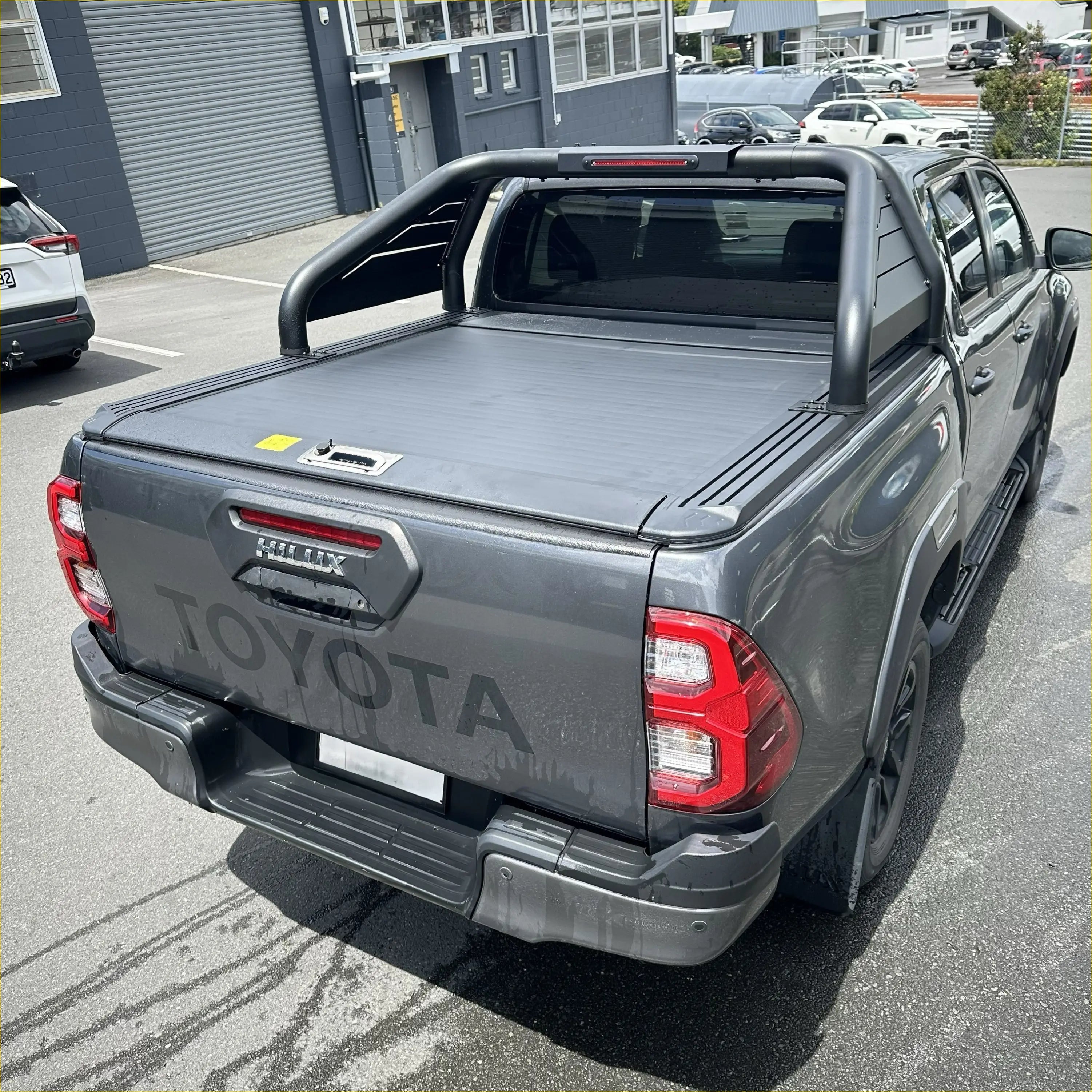 Roll Bar T20 and Manual Roller Shutter for Toyota Hilux 2015-2025
