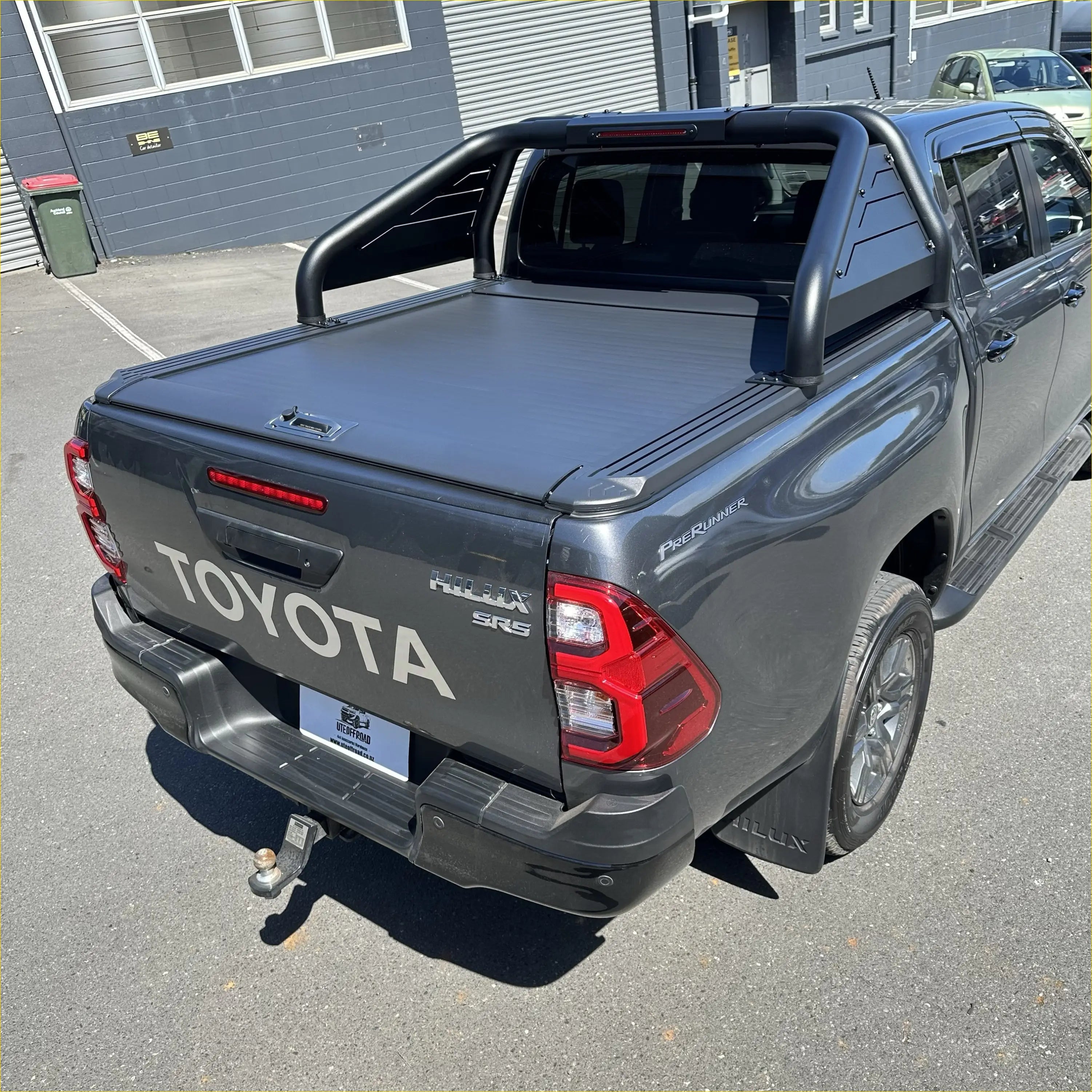 Roll Bar T20 and Manual Roller Shutter for Toyota Hilux 2015-2025