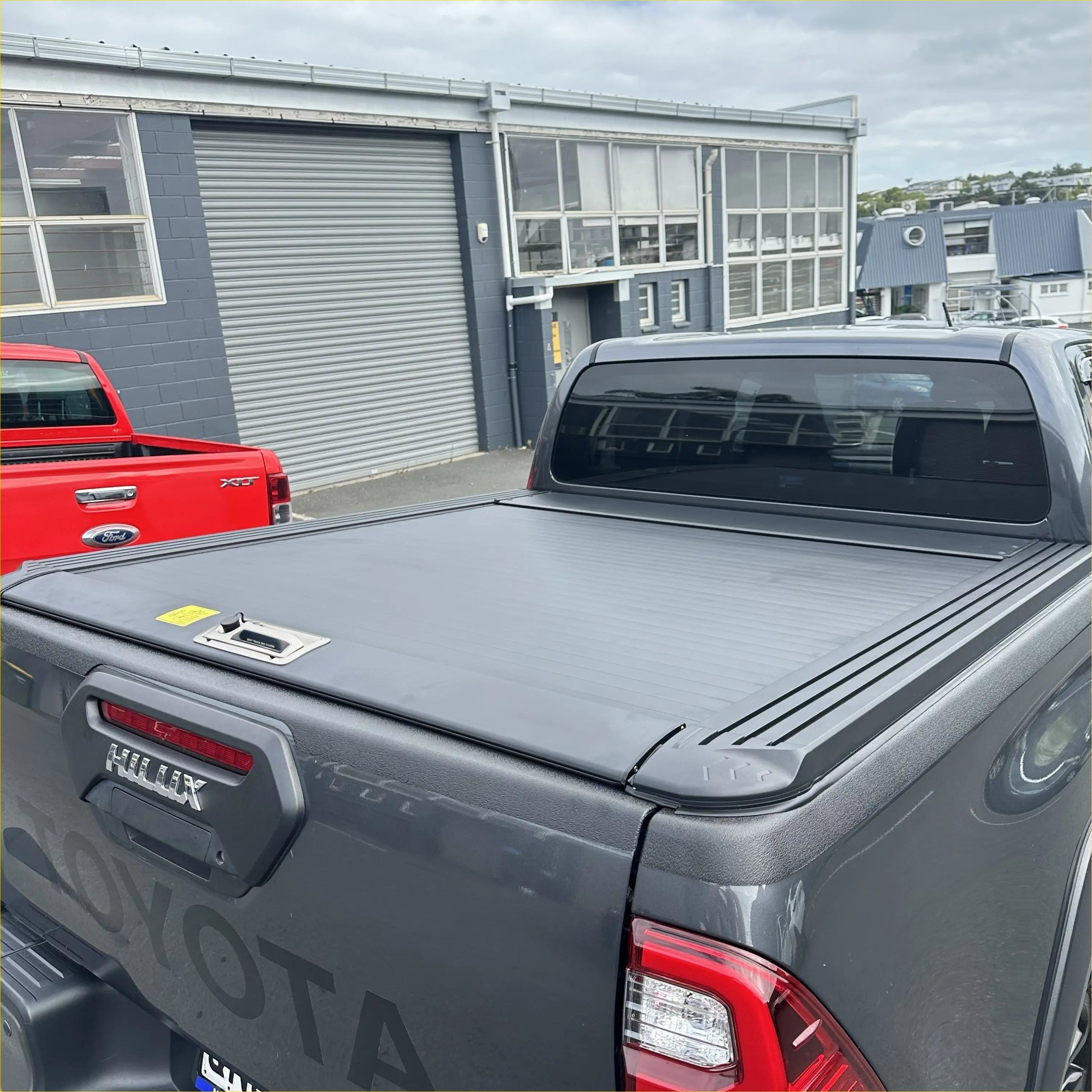 Ruggedized Manual Roller Shutter/Tonneau Cover for Toyota Hilux - Shutter