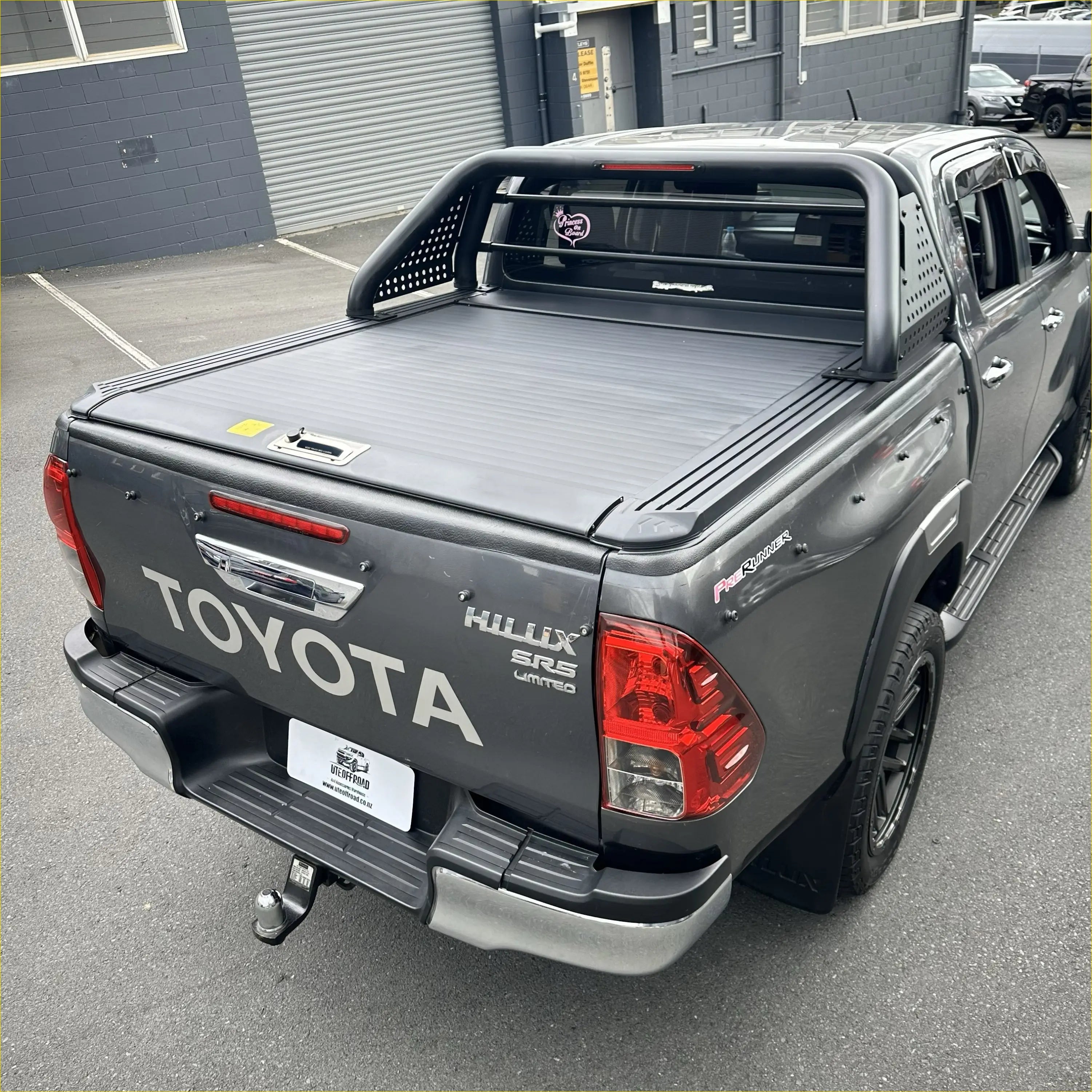 Ruggedized Manual Roller Shutter/Tonneau Cover for Toyota Hilux - Shutter