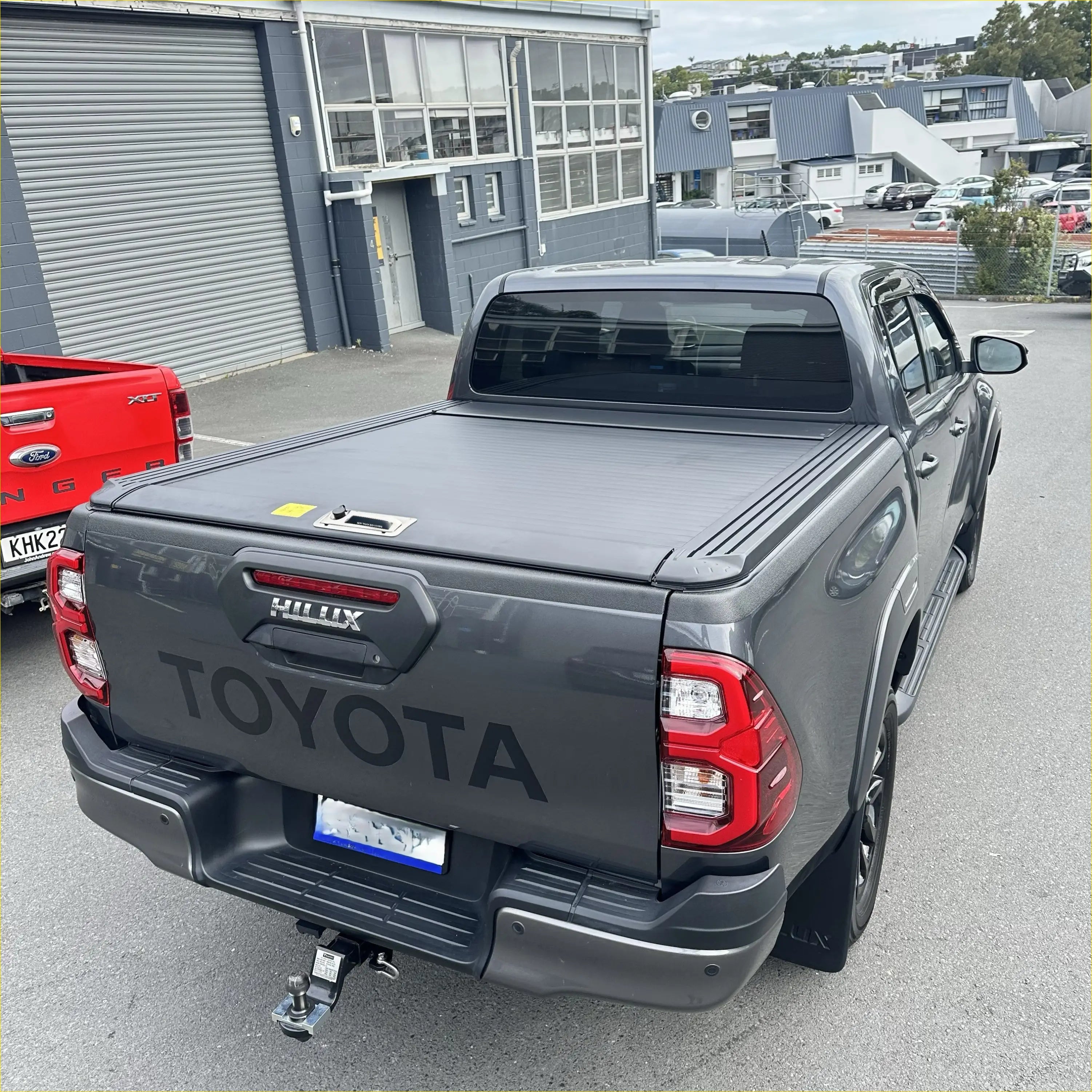 Ruggedized Manual Roller Shutter/Tonneau Cover for Toyota Hilux - Shutter