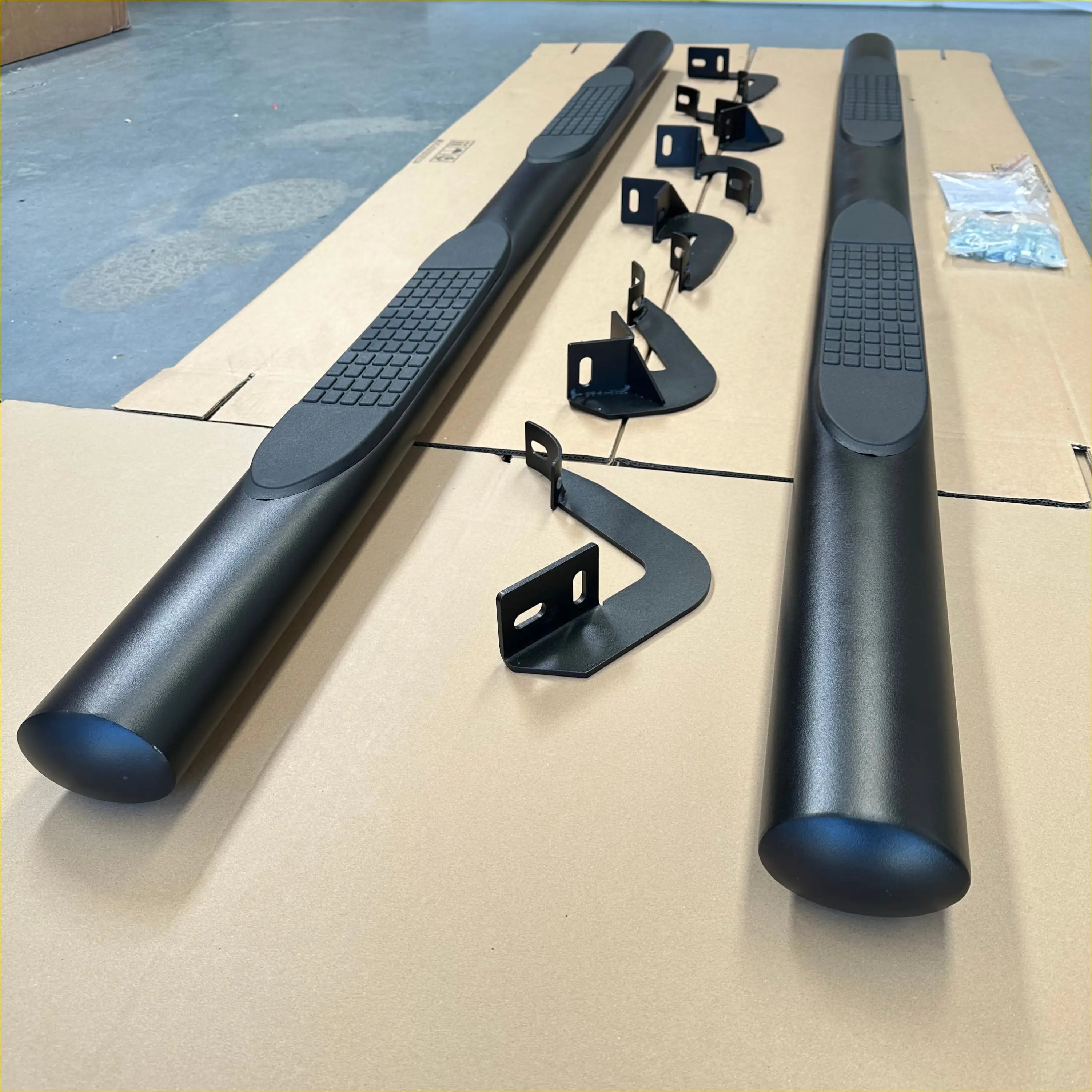 Running Board 4 inch Oval Tube Black Stainless Steel BT50 12-20