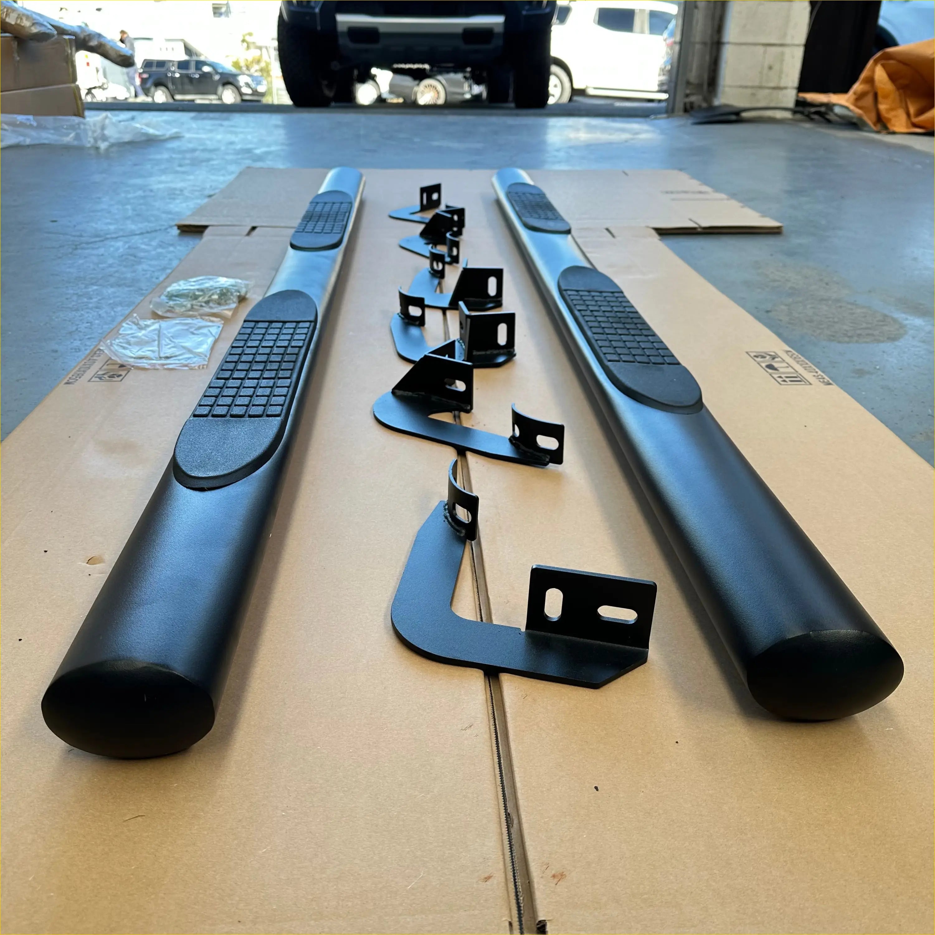Running Board 4 inch Oval Tube Black Stainless Steel BT50 12-20
