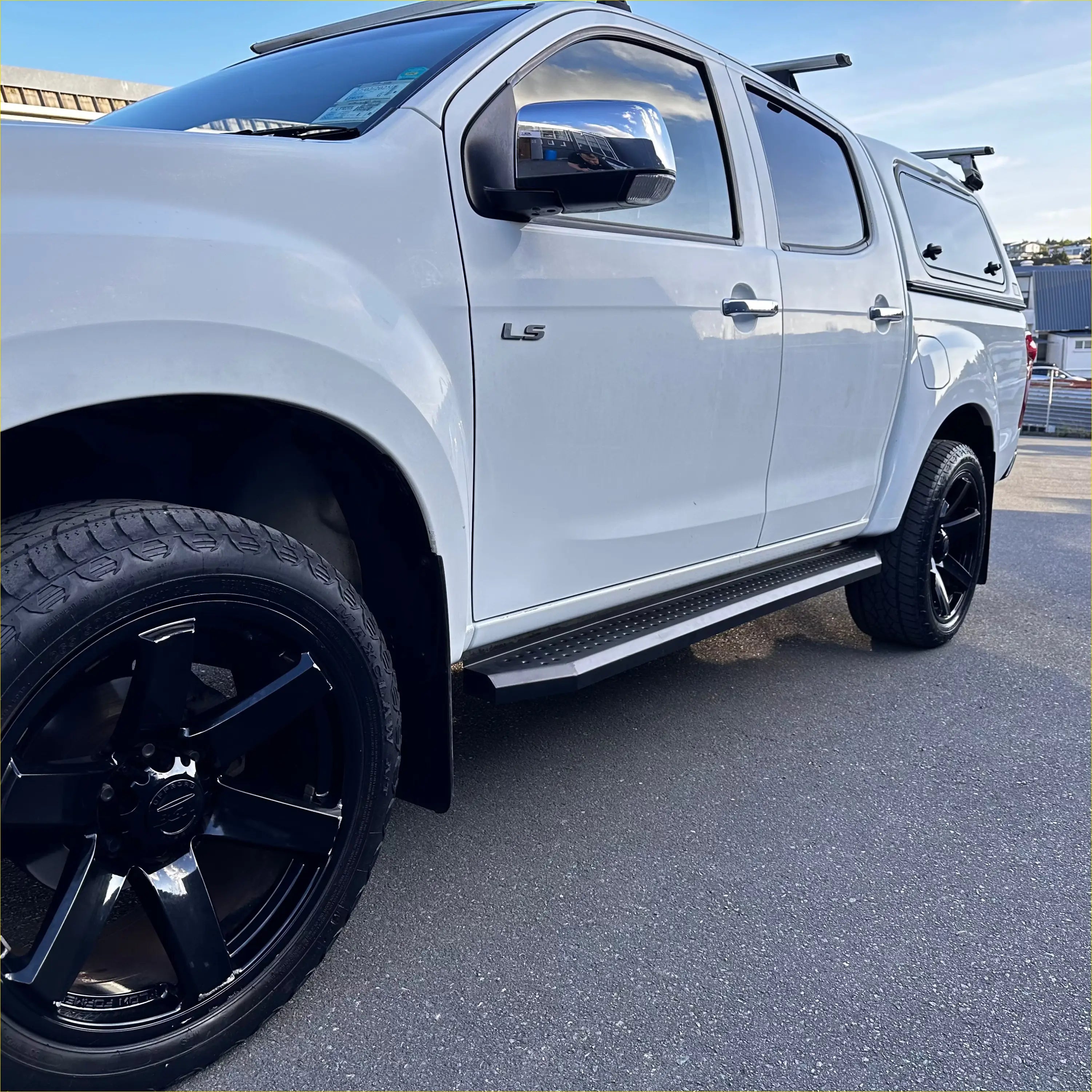 Side Step Running Board Black Steel Isuzu D-Max 2021-Current