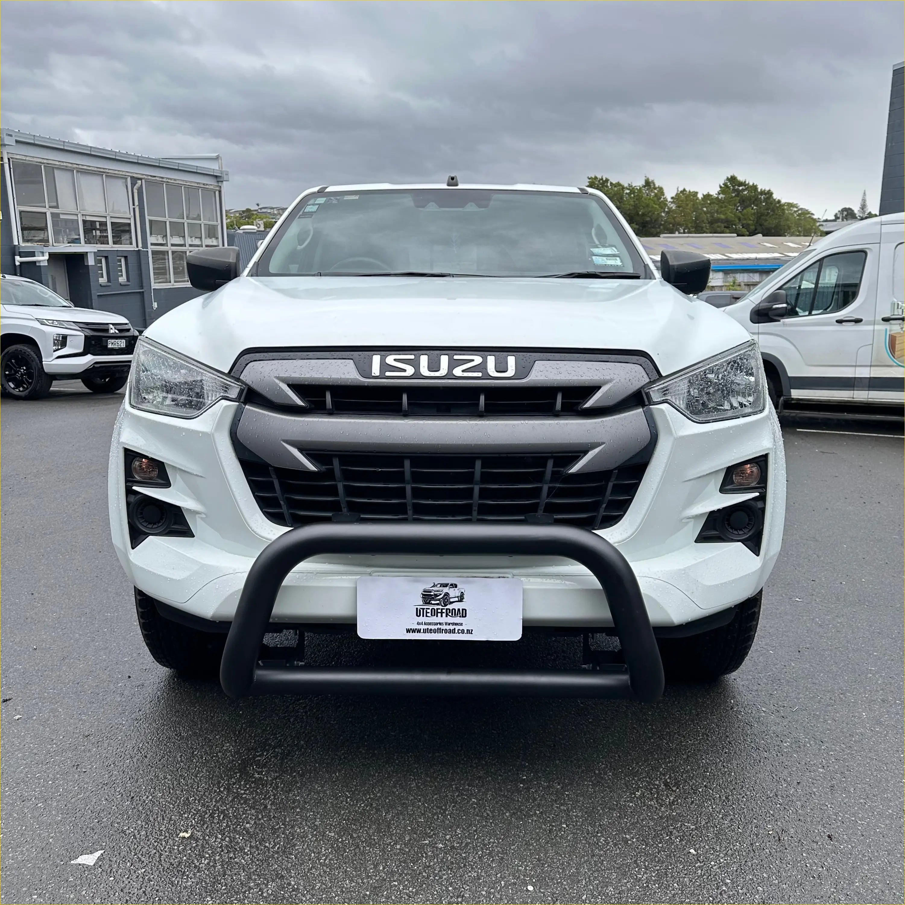 Stainless Steel Nudge Bar for Isuzu D-Max 2021-Current Medium Size
