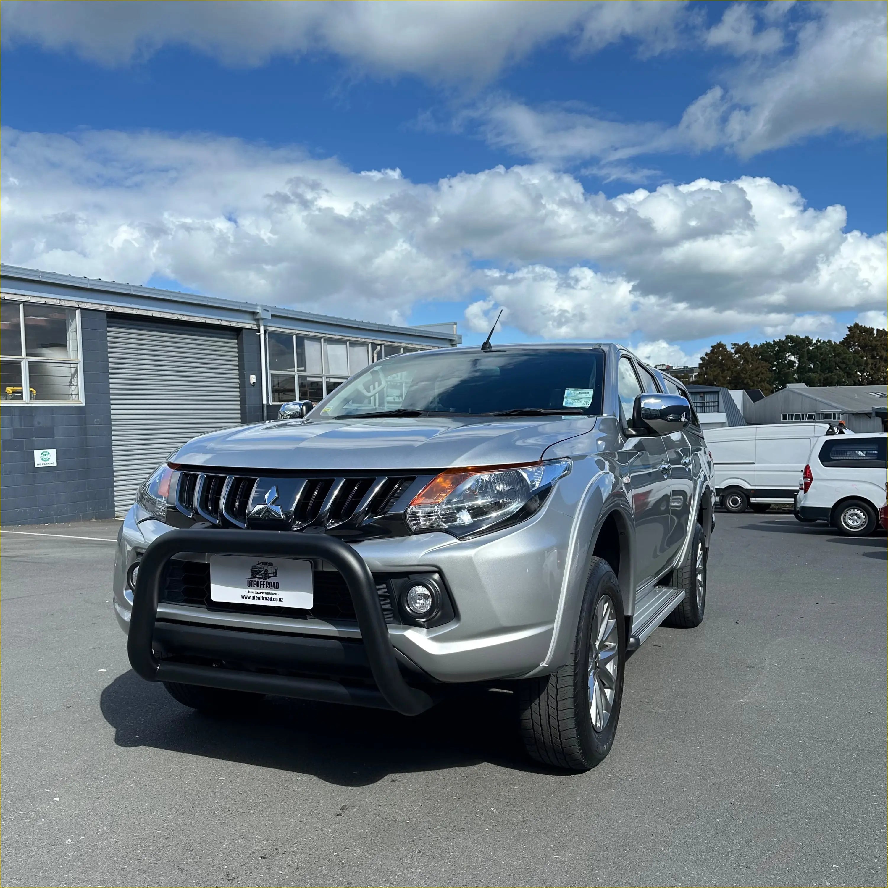 Stainless Steel Nudge Bar Mitsubishi Triton/Pajero 2015-2018 Matte