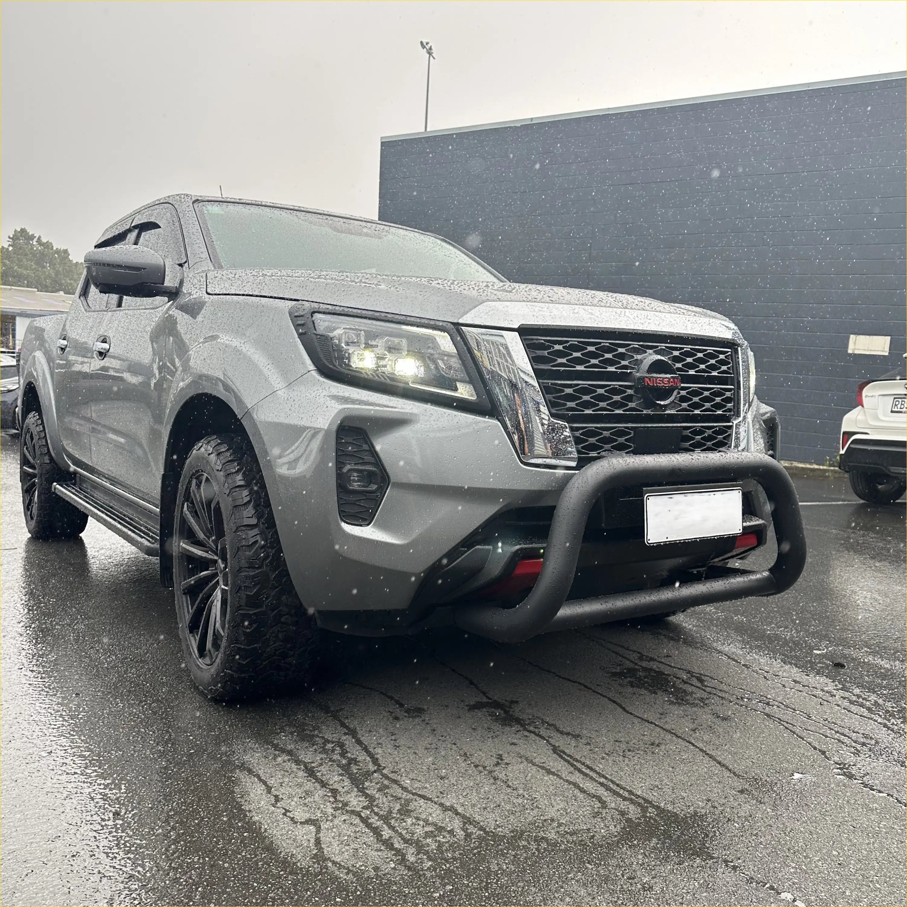 Stainless Steel Nudge Bar Nissan Navara 2021+ Medium Size (Compatible