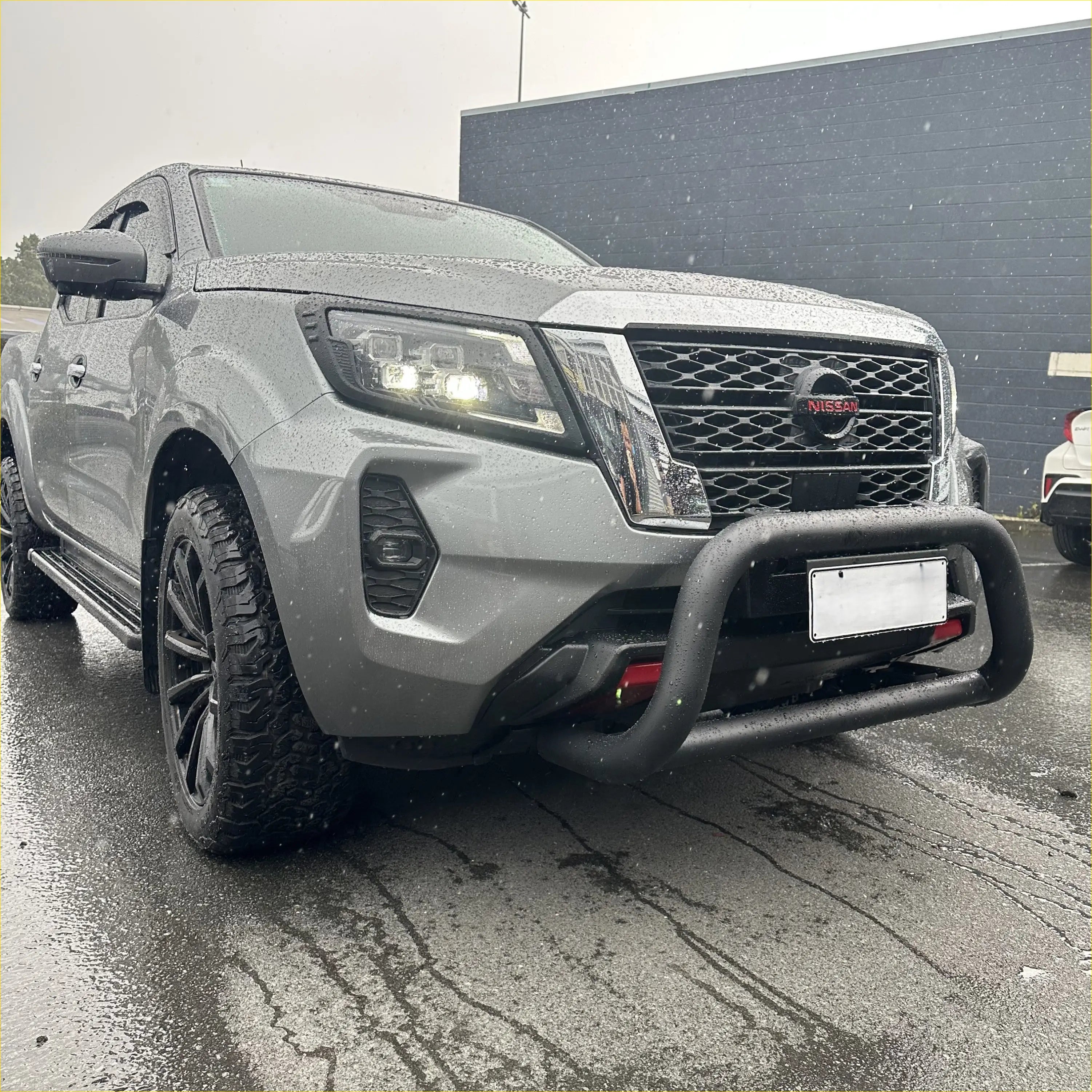 Stainless Steel Nudge Bar Nissan Navara 2021+ Medium Size (Compatible