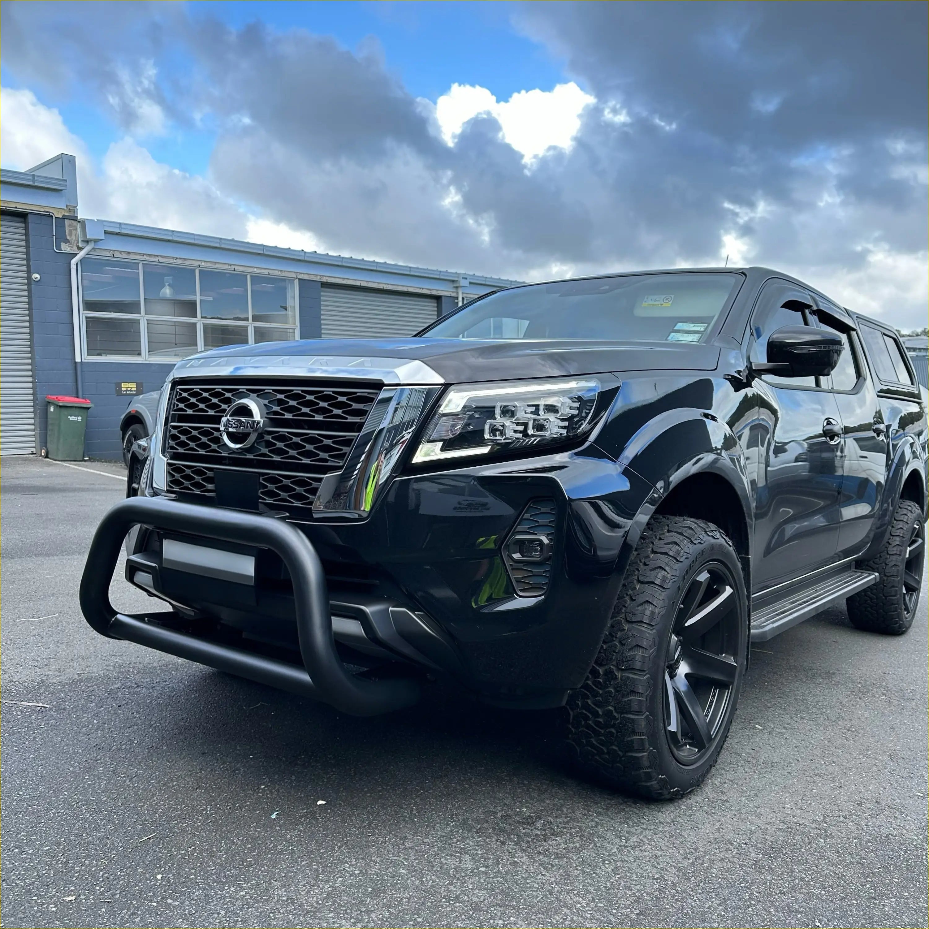 Stainless Steel Nudge Bar Nissan Navara 2021+ Medium Size (Compatible