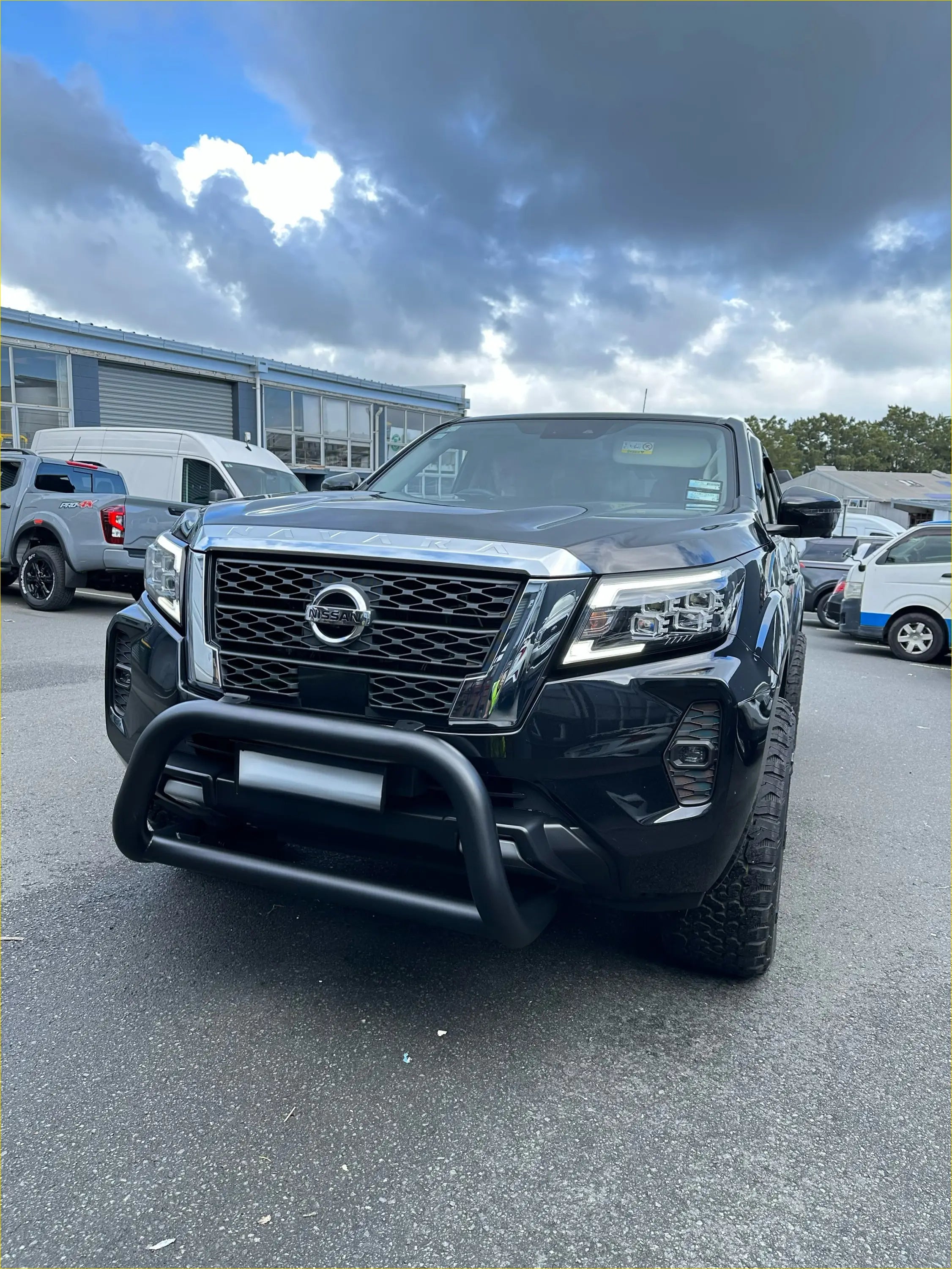 Stainless Steel Nudge Bar Nissan Navara 2021+ Medium Size (Compatible