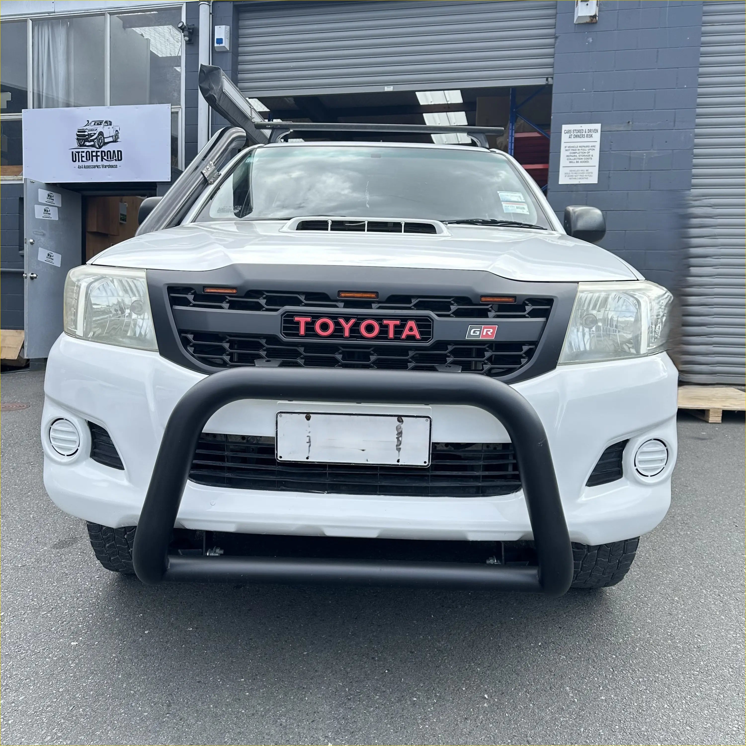 Stainless Steel Nudge Bar Toyota Hilux 2005-2015 Matte Black