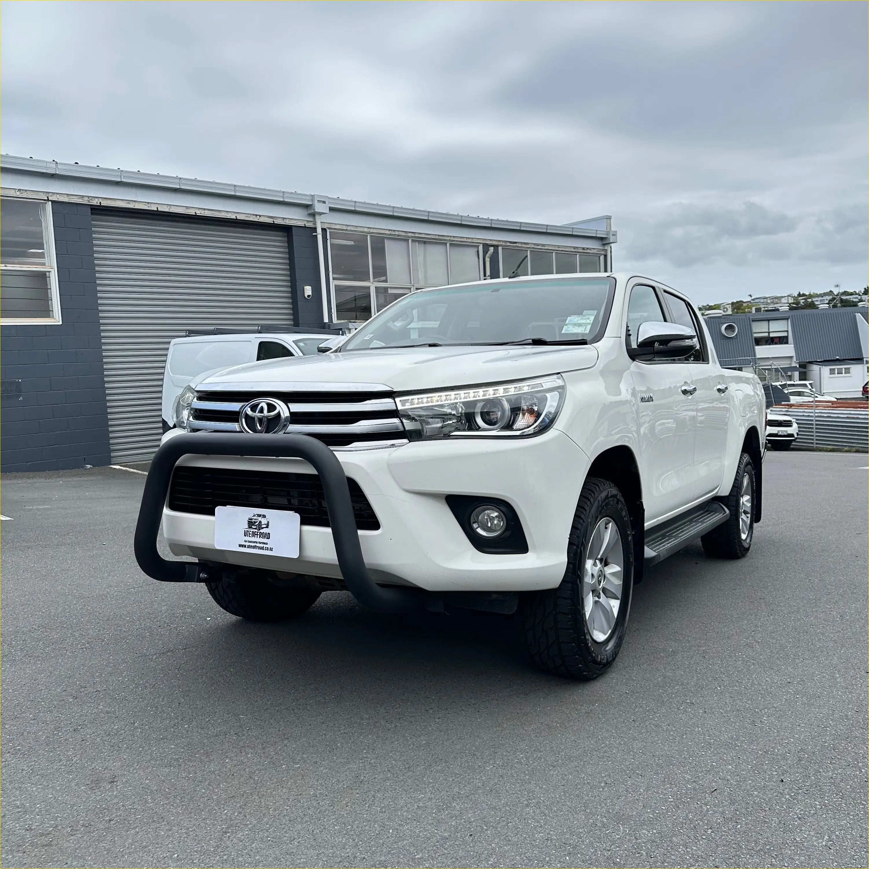 Stainless Steel Nudge Bar Toyota Hilux 2015-2020 Matte Black W2