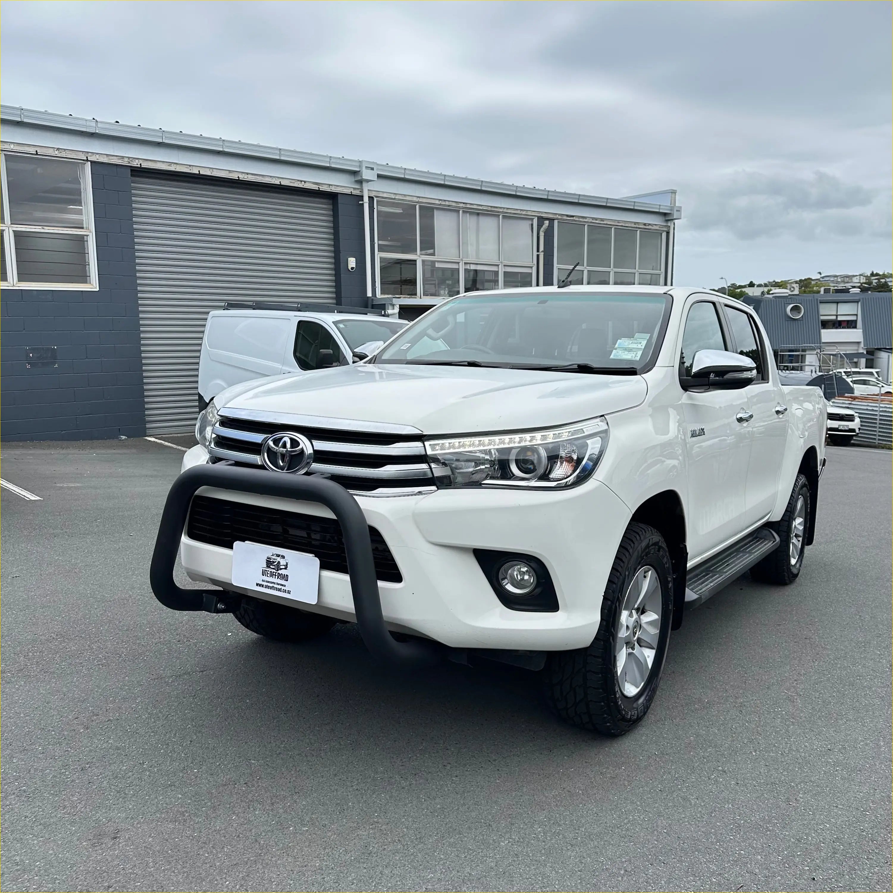 Stainless Steel Nudge Bar Toyota Hilux 2015-2020 Matte Black W2